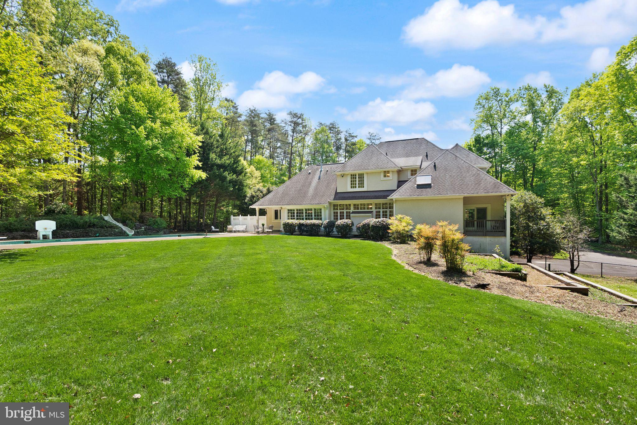 HUNTWOOD MANOR - Residential