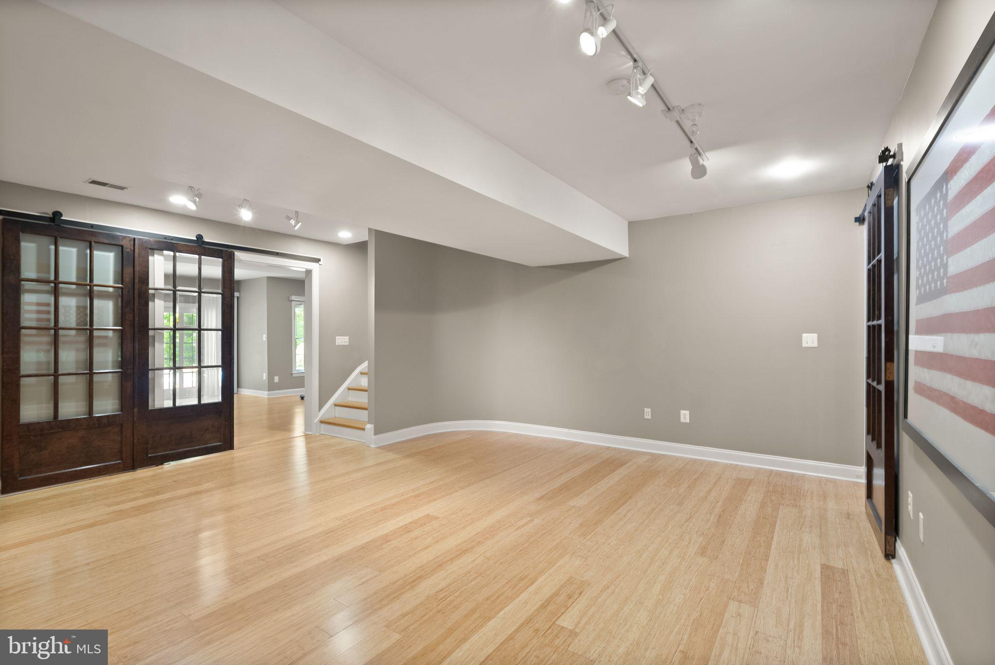 HUNTWOOD MANOR - Residential