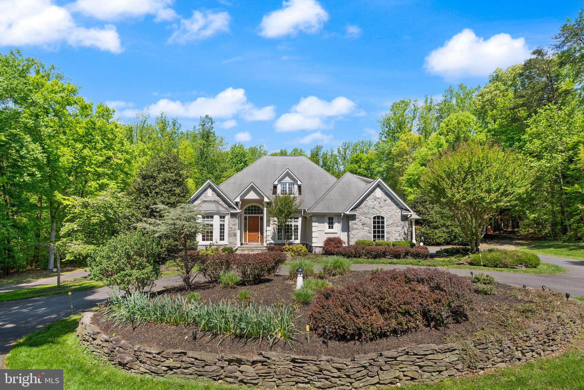 HUNTWOOD MANOR - Residential