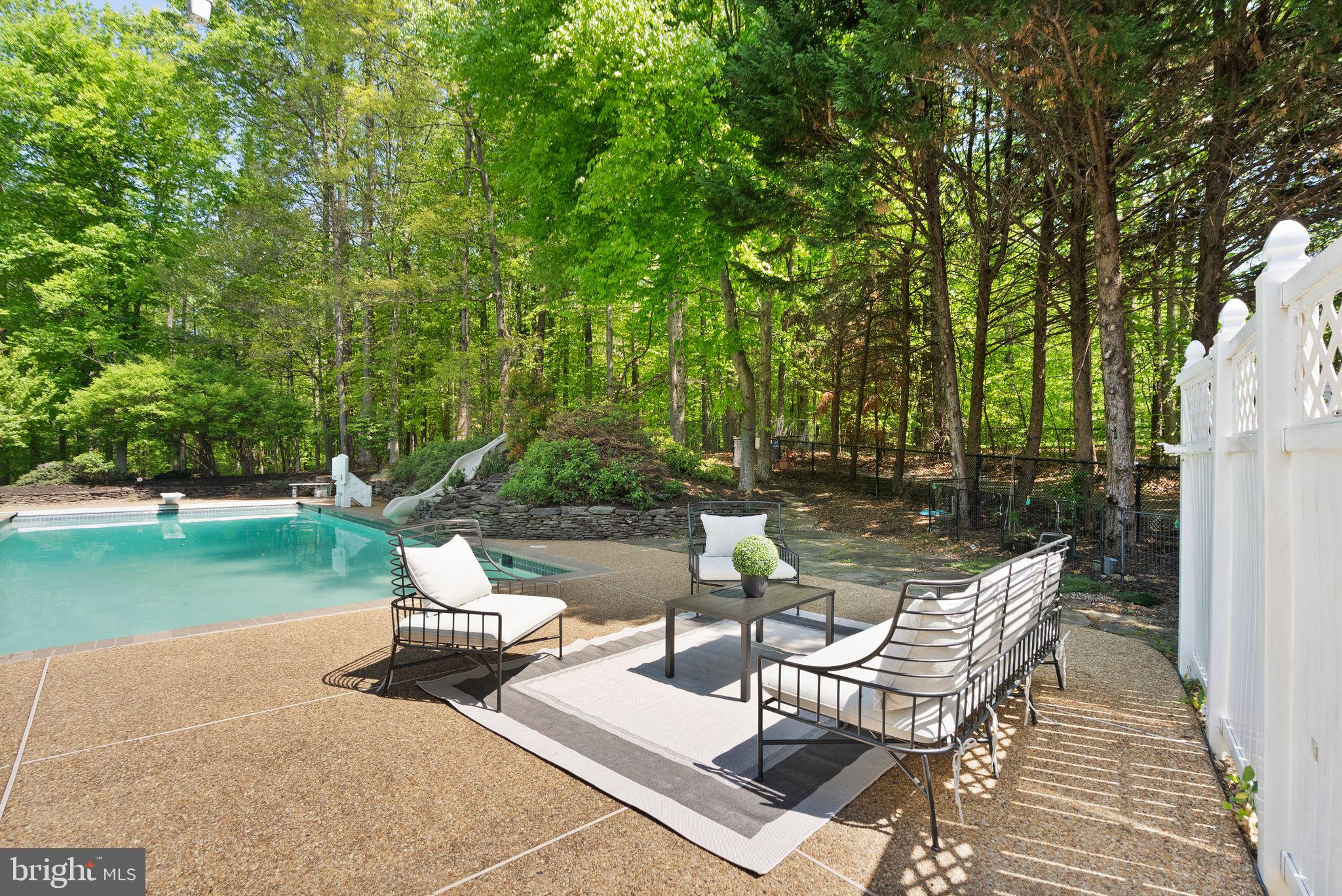 HUNTWOOD MANOR - Residential