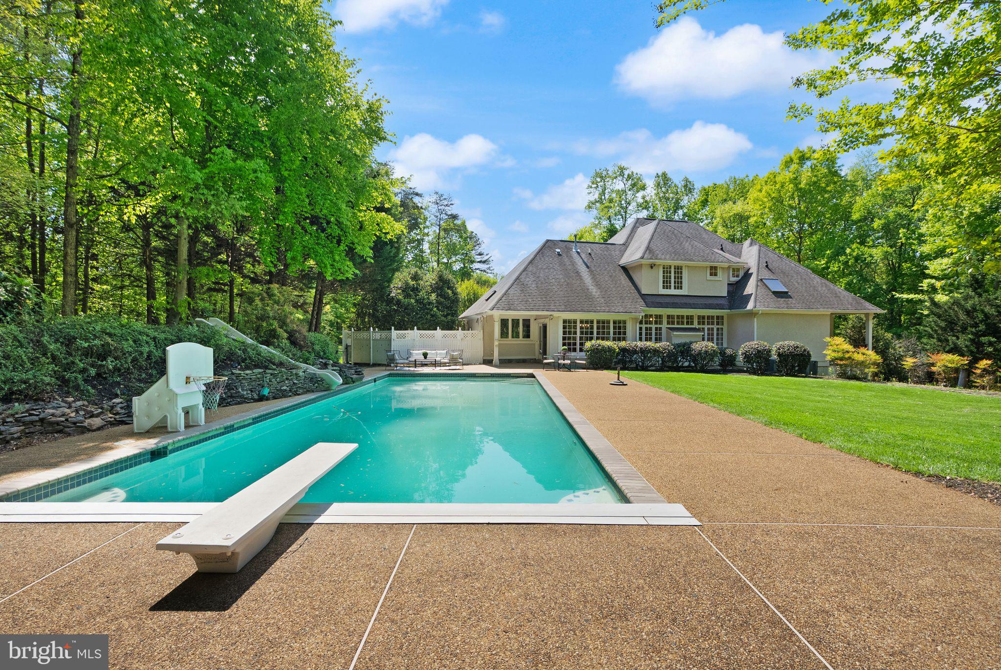 HUNTWOOD MANOR - Residential