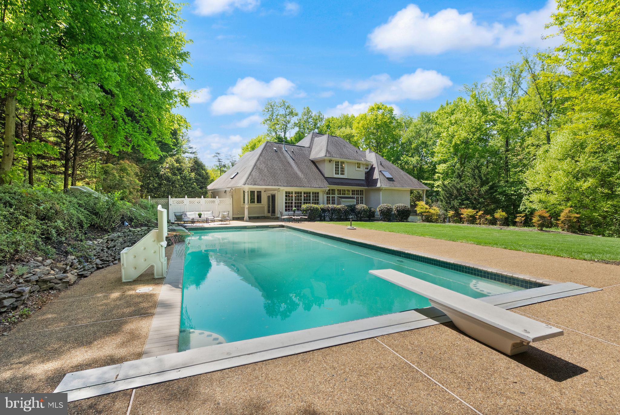 HUNTWOOD MANOR - Residential