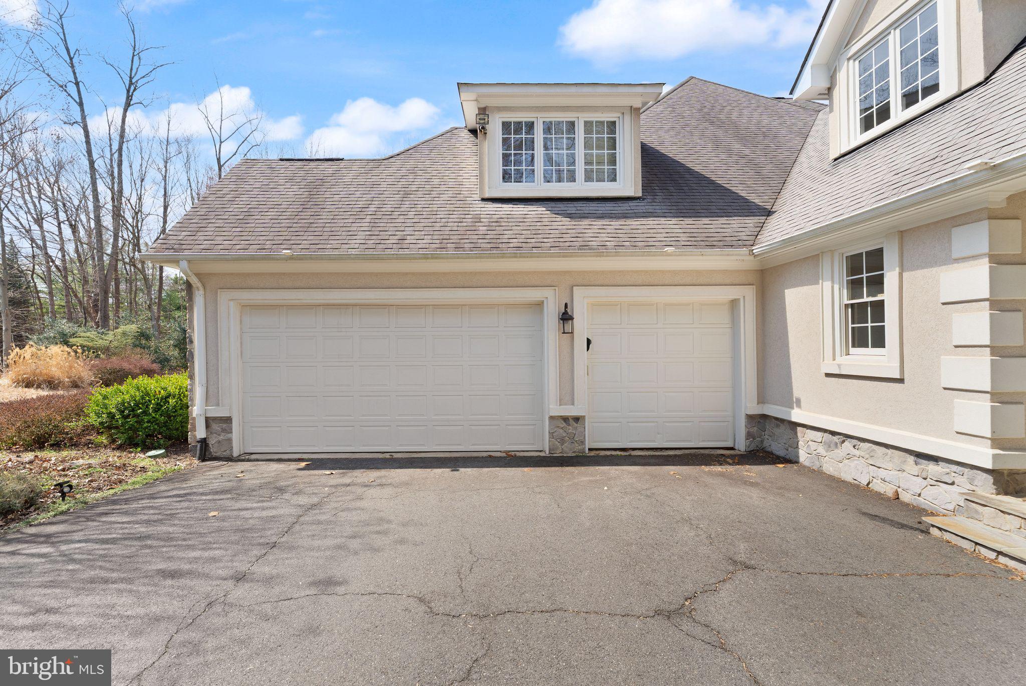 HUNTWOOD MANOR - Residential