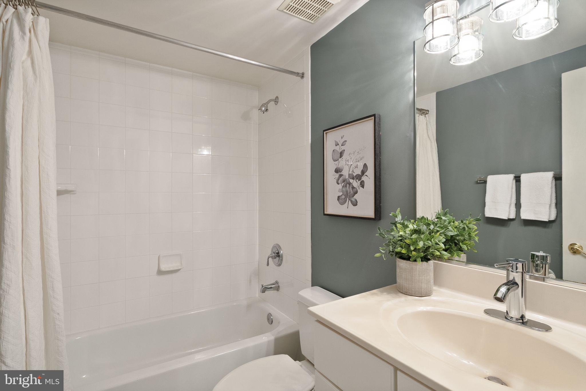 HUNTWOOD MANOR - Residential