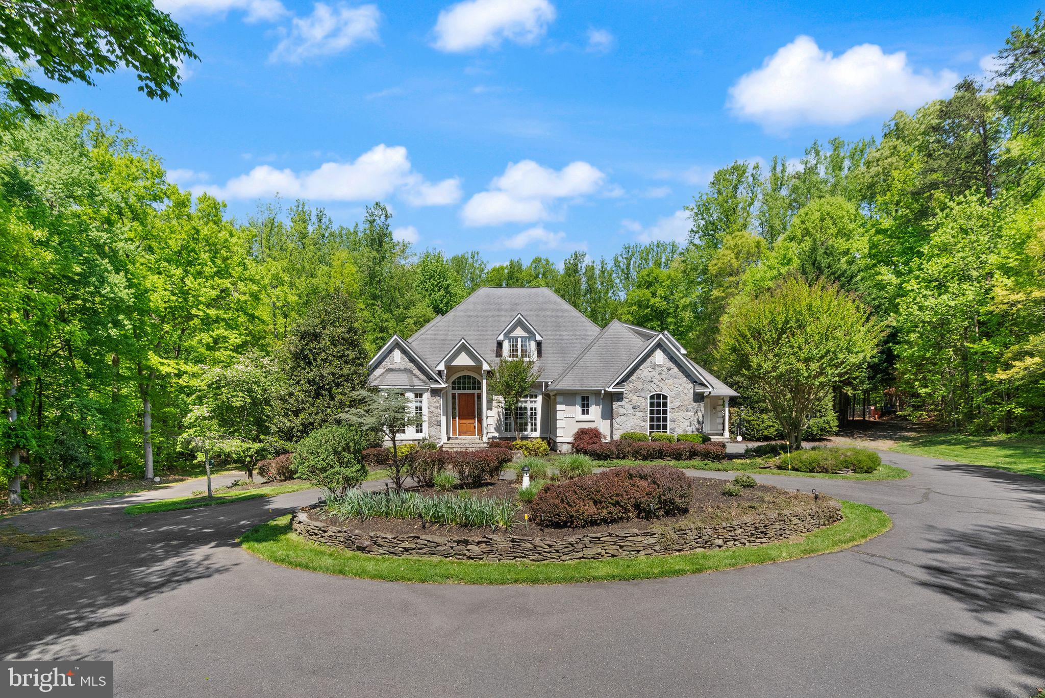 HUNTWOOD MANOR - Residential