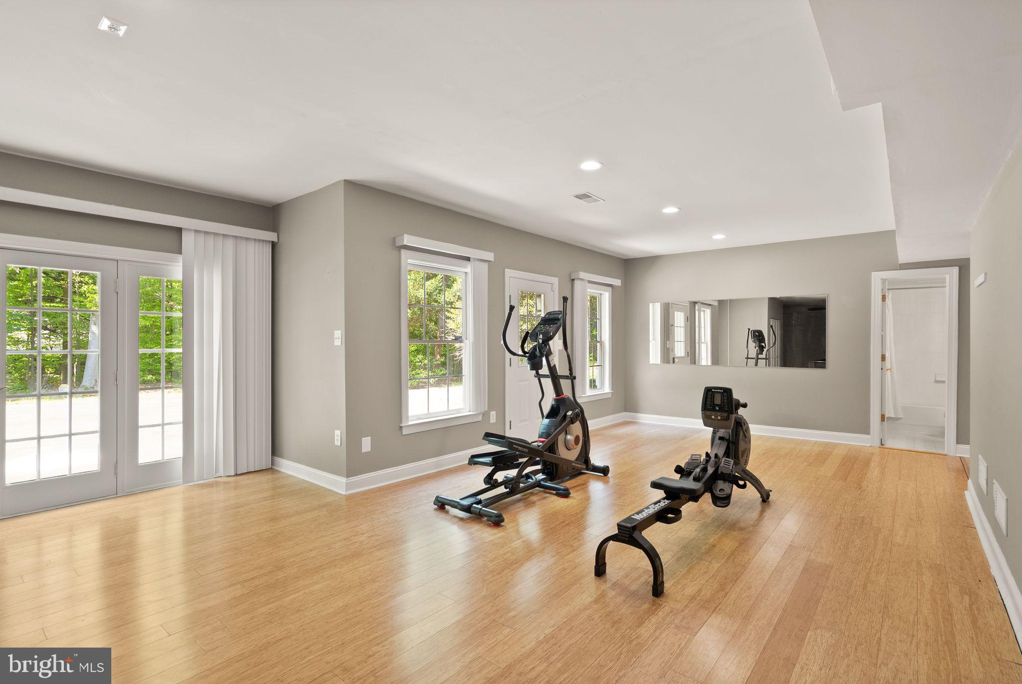 HUNTWOOD MANOR - Residential