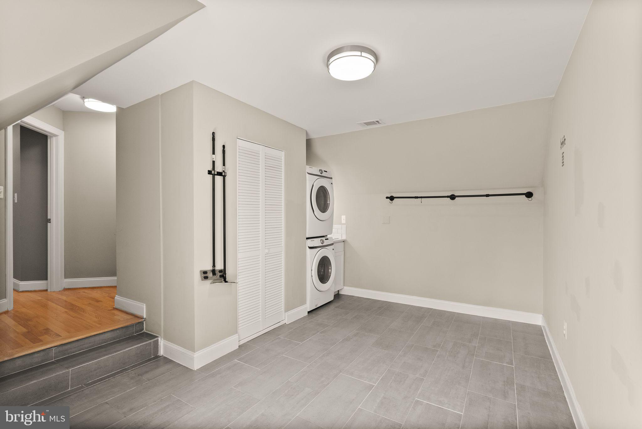 HUNTWOOD MANOR - Residential