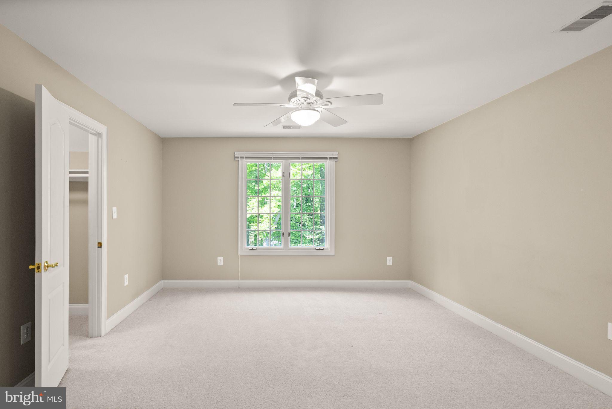 HUNTWOOD MANOR - Residential