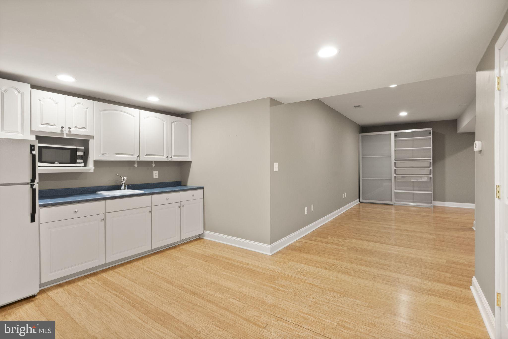 HUNTWOOD MANOR - Residential