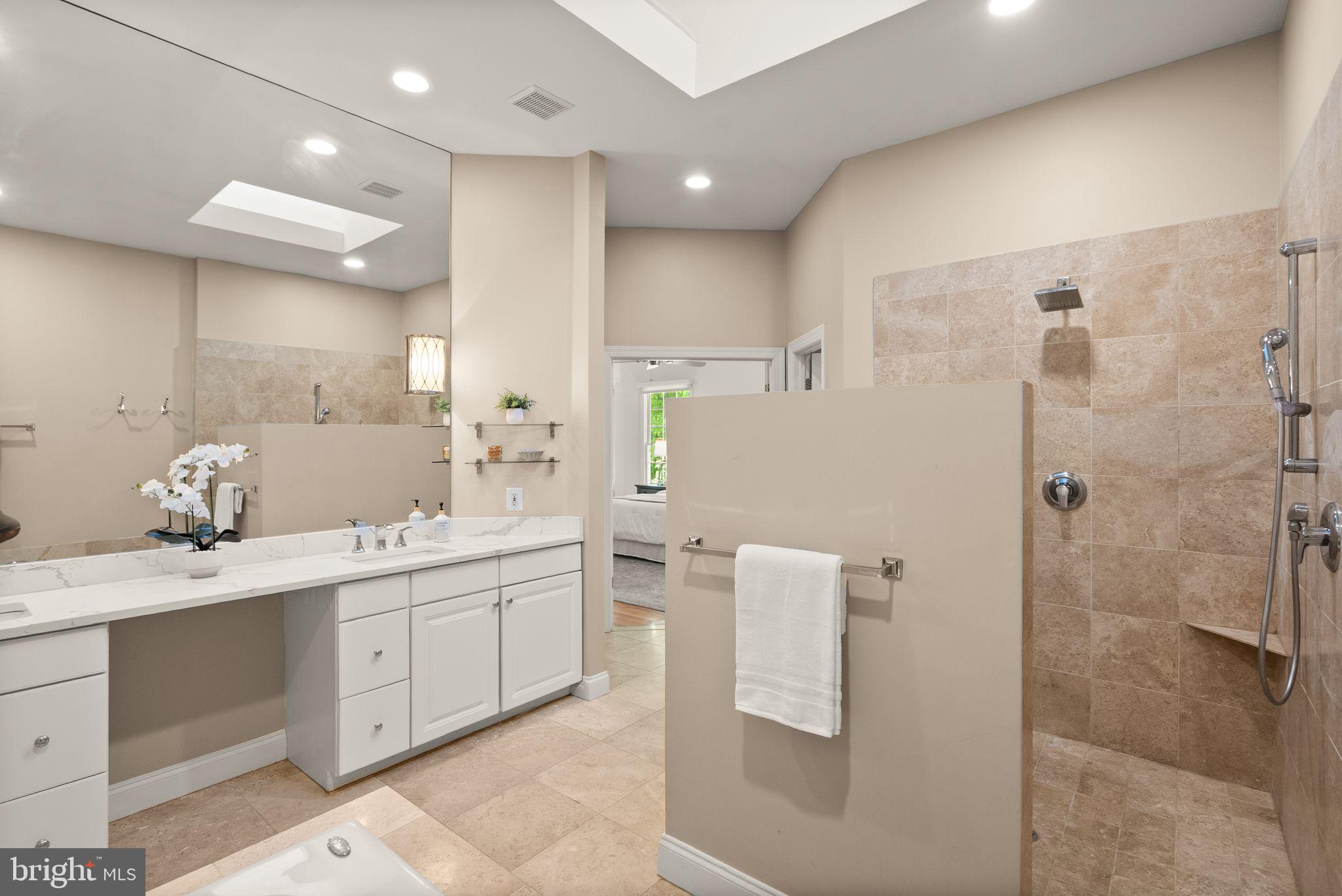 HUNTWOOD MANOR - Residential