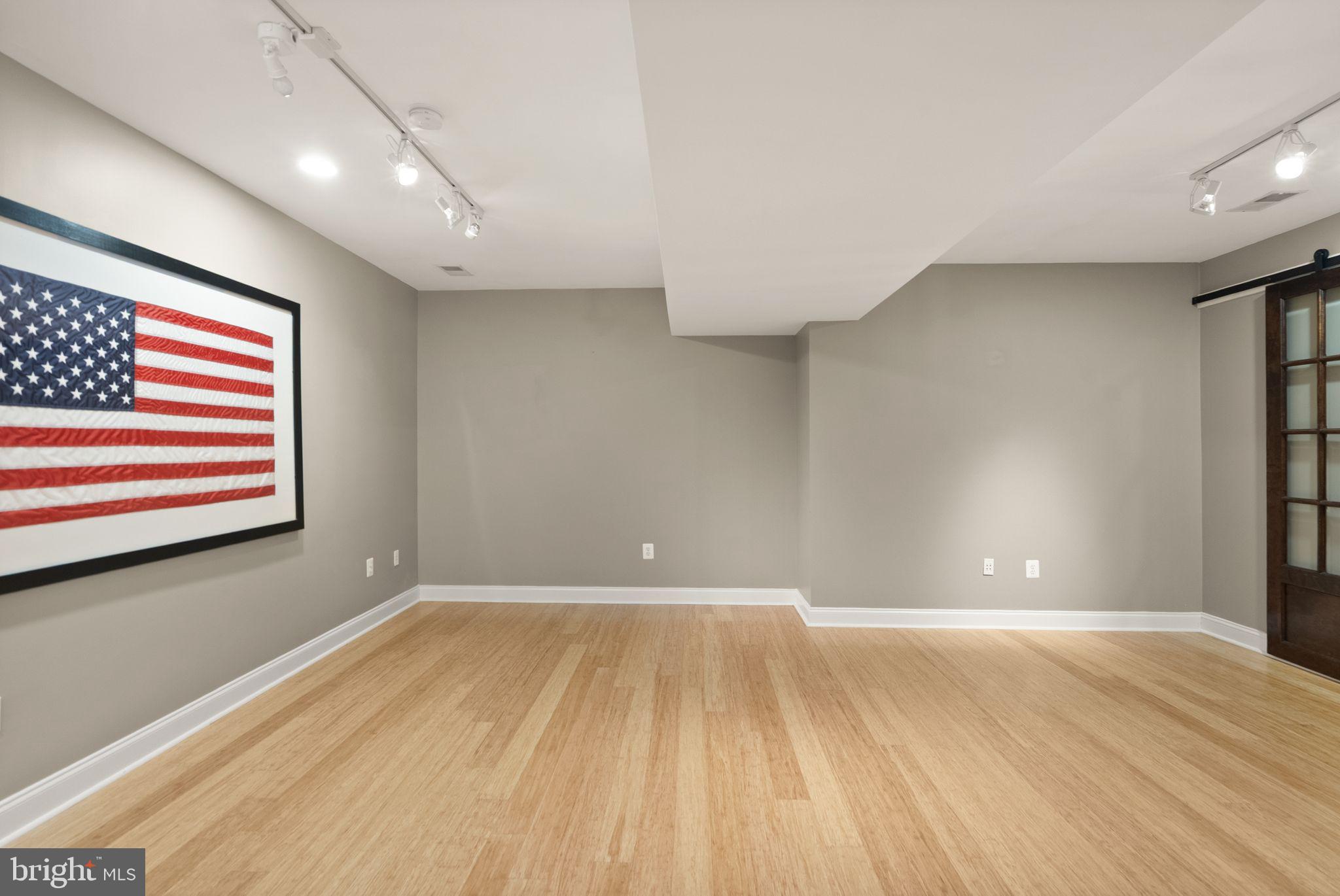 HUNTWOOD MANOR - Residential