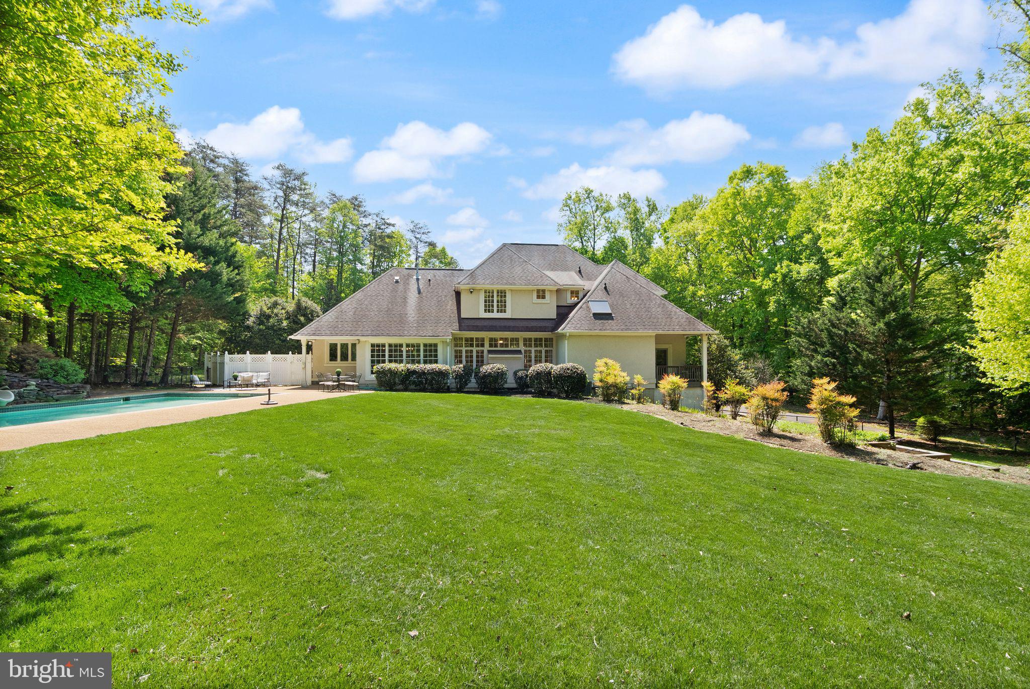 HUNTWOOD MANOR - Residential