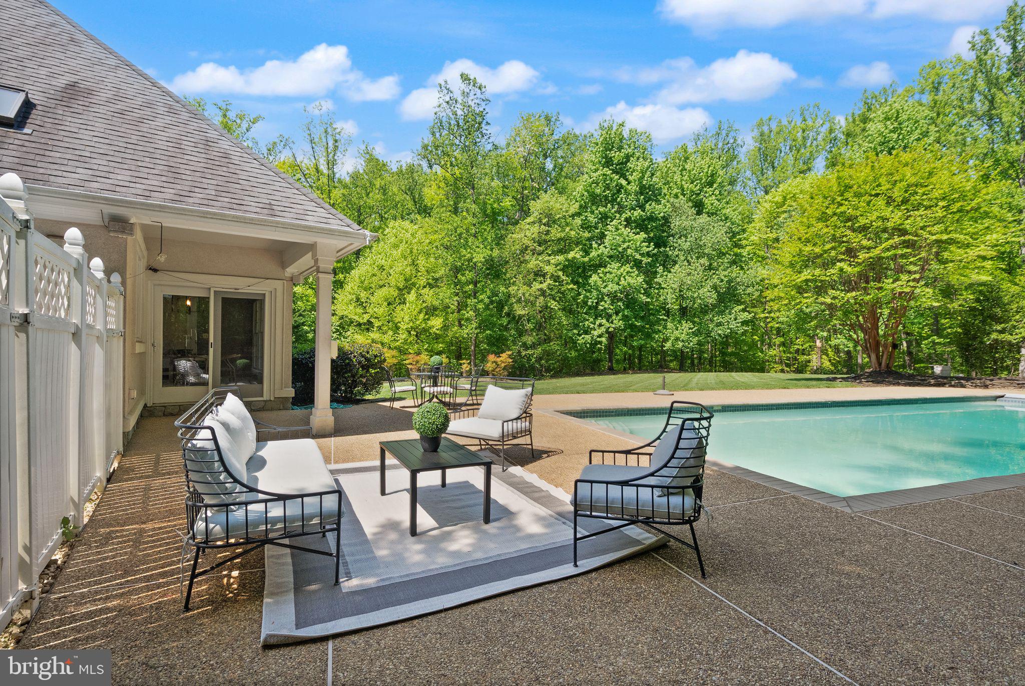 HUNTWOOD MANOR - Residential