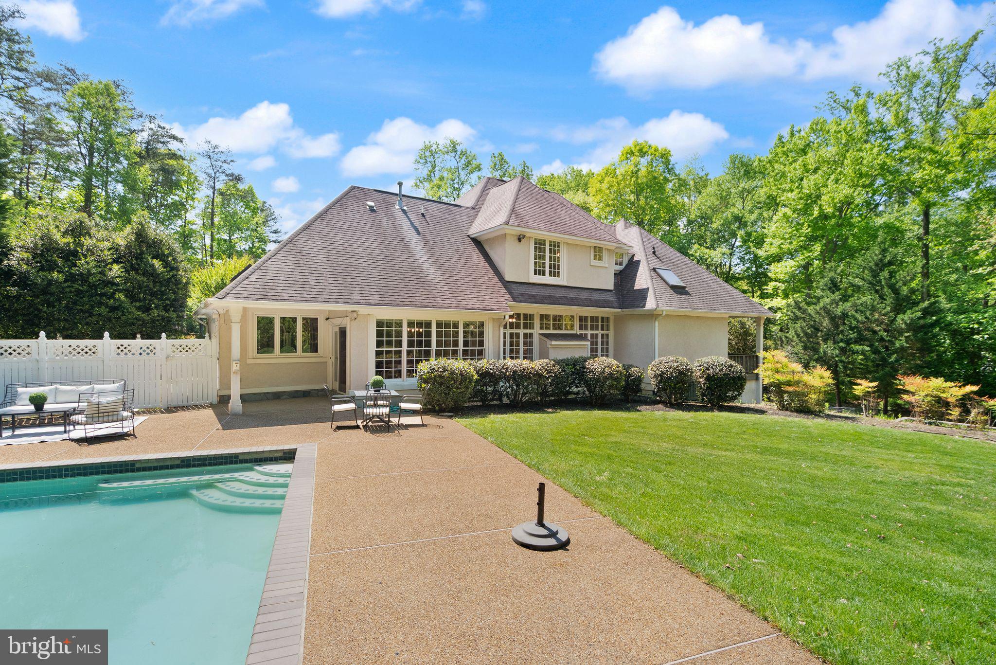 HUNTWOOD MANOR - Residential