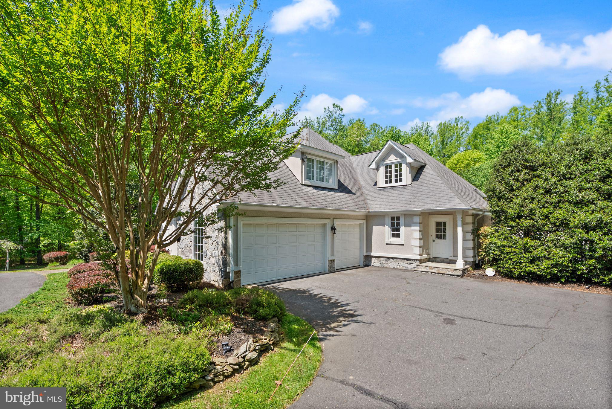 HUNTWOOD MANOR - Residential