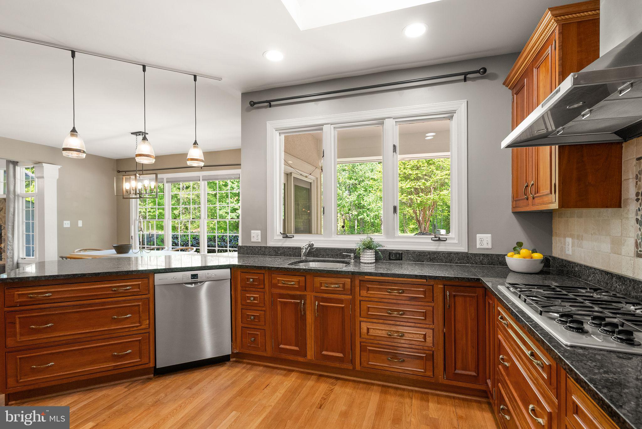 HUNTWOOD MANOR - Residential