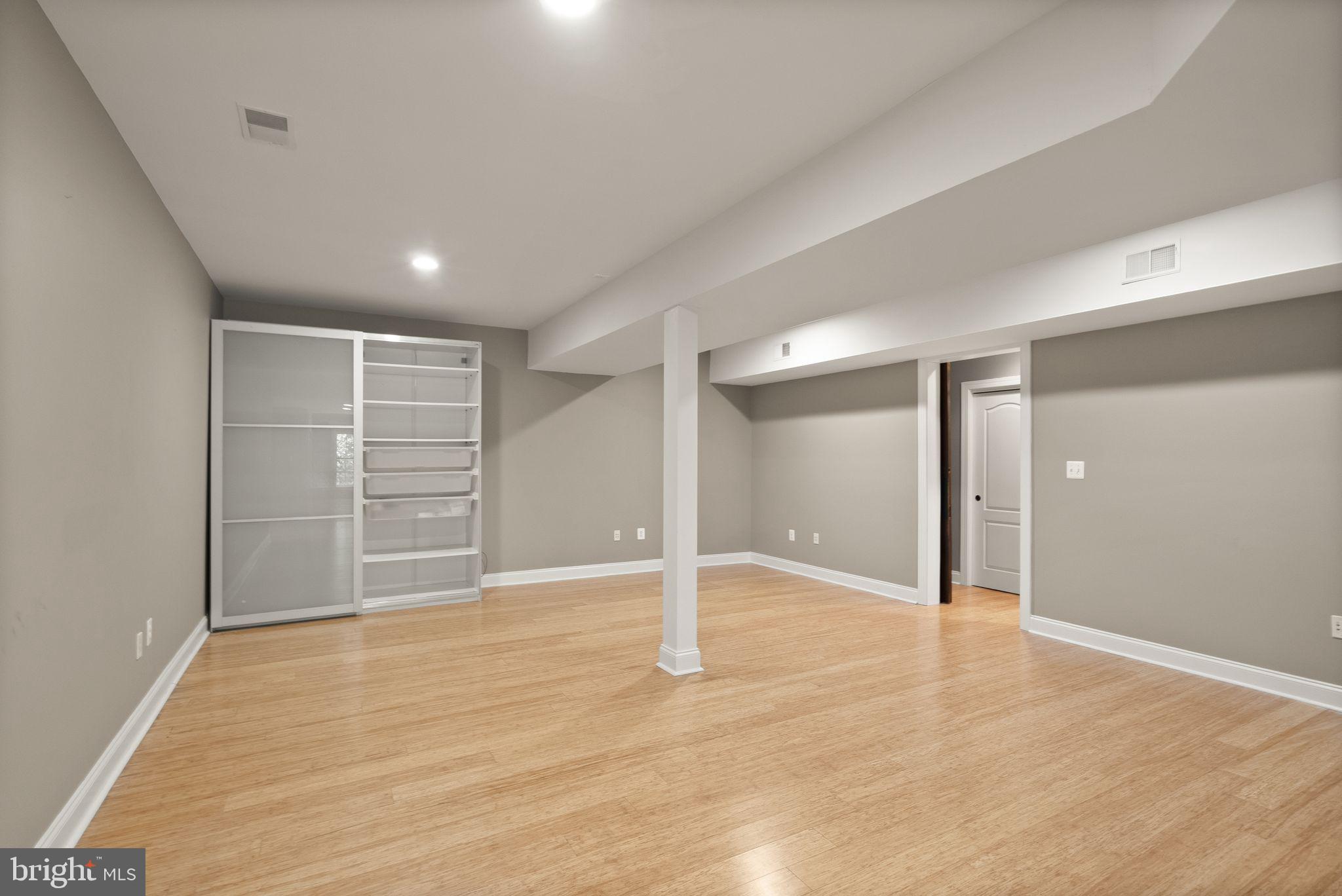 HUNTWOOD MANOR - Residential