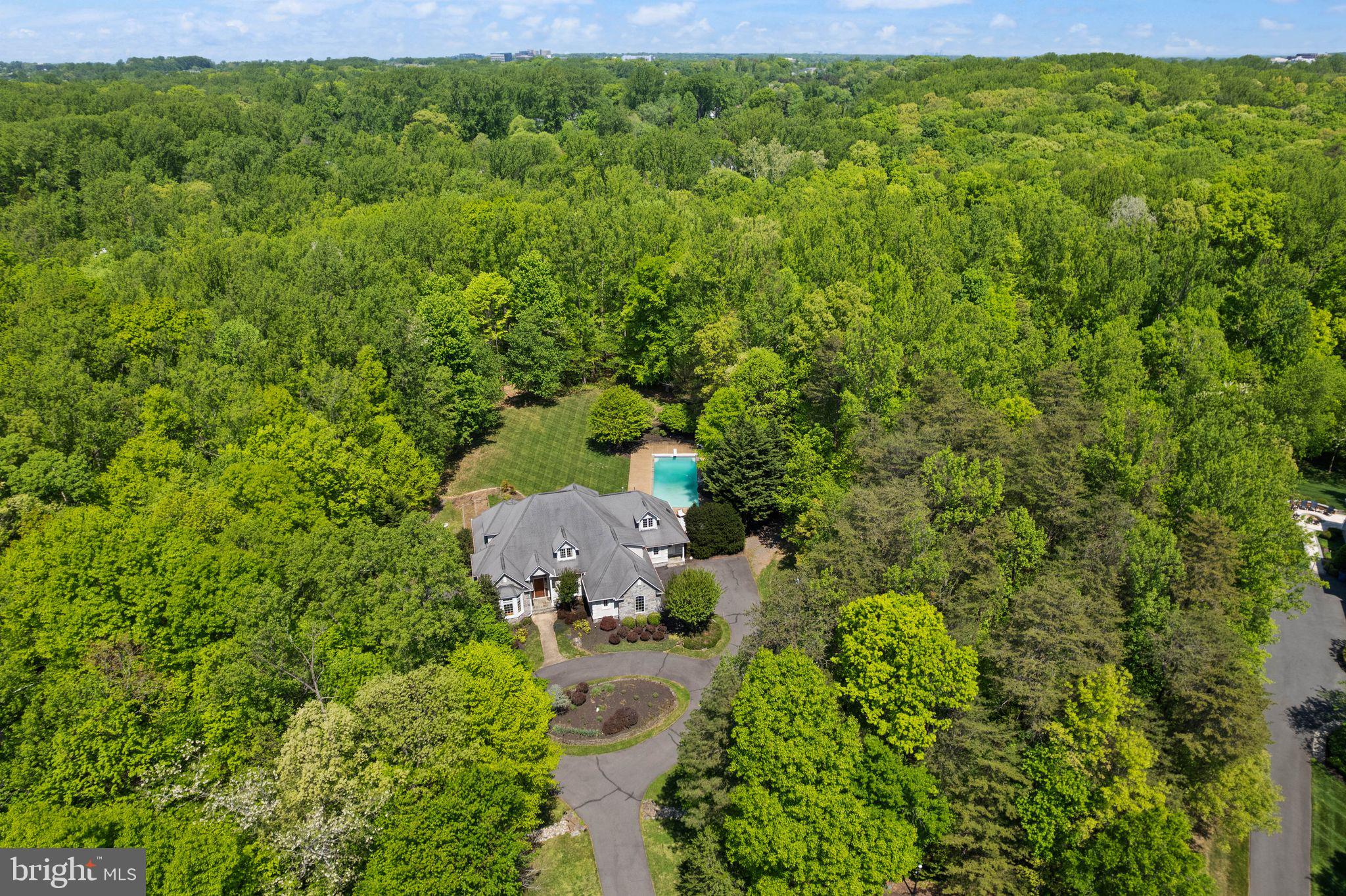 HUNTWOOD MANOR - Residential