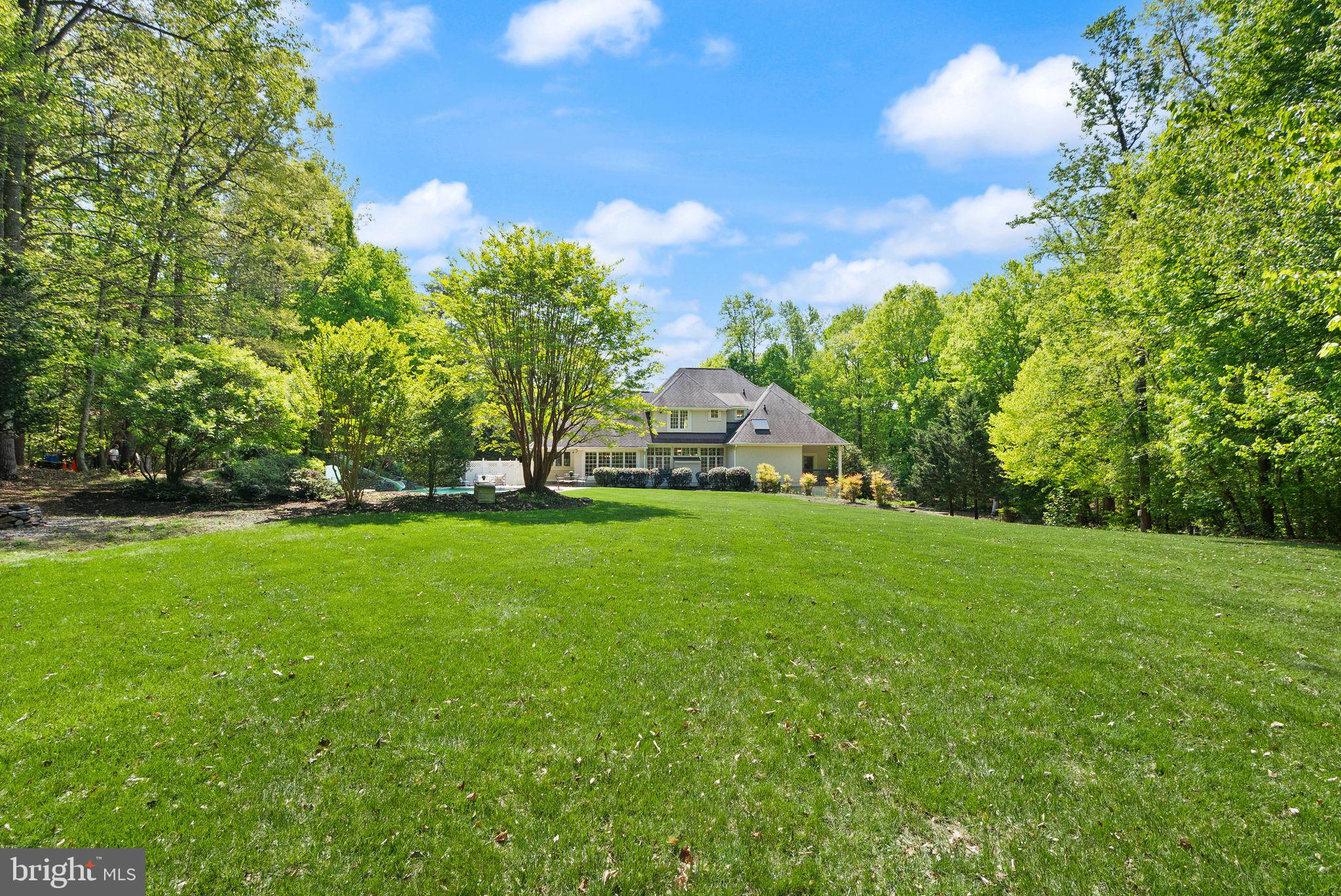 HUNTWOOD MANOR - Residential