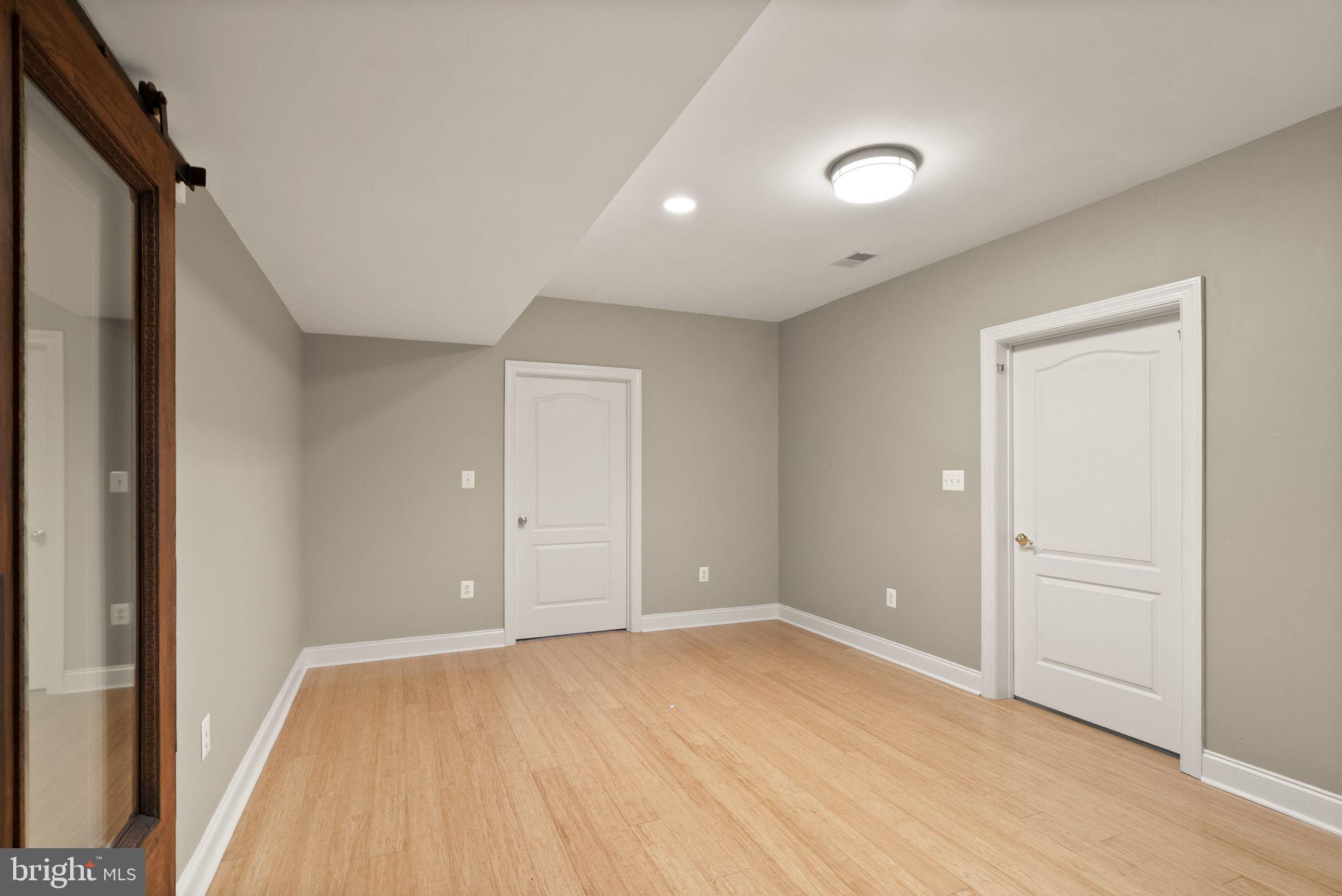 HUNTWOOD MANOR - Residential