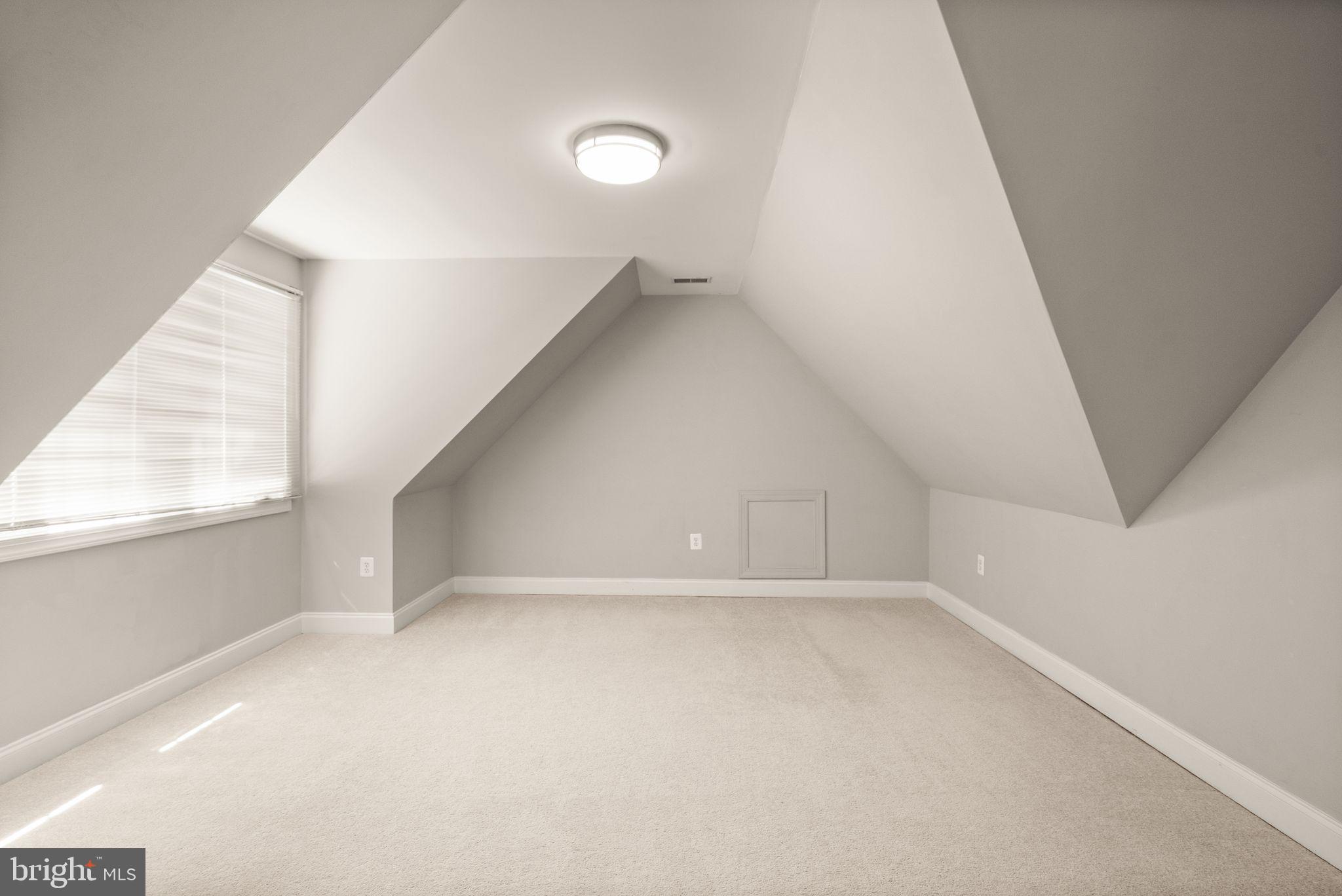 HUNTWOOD MANOR - Residential