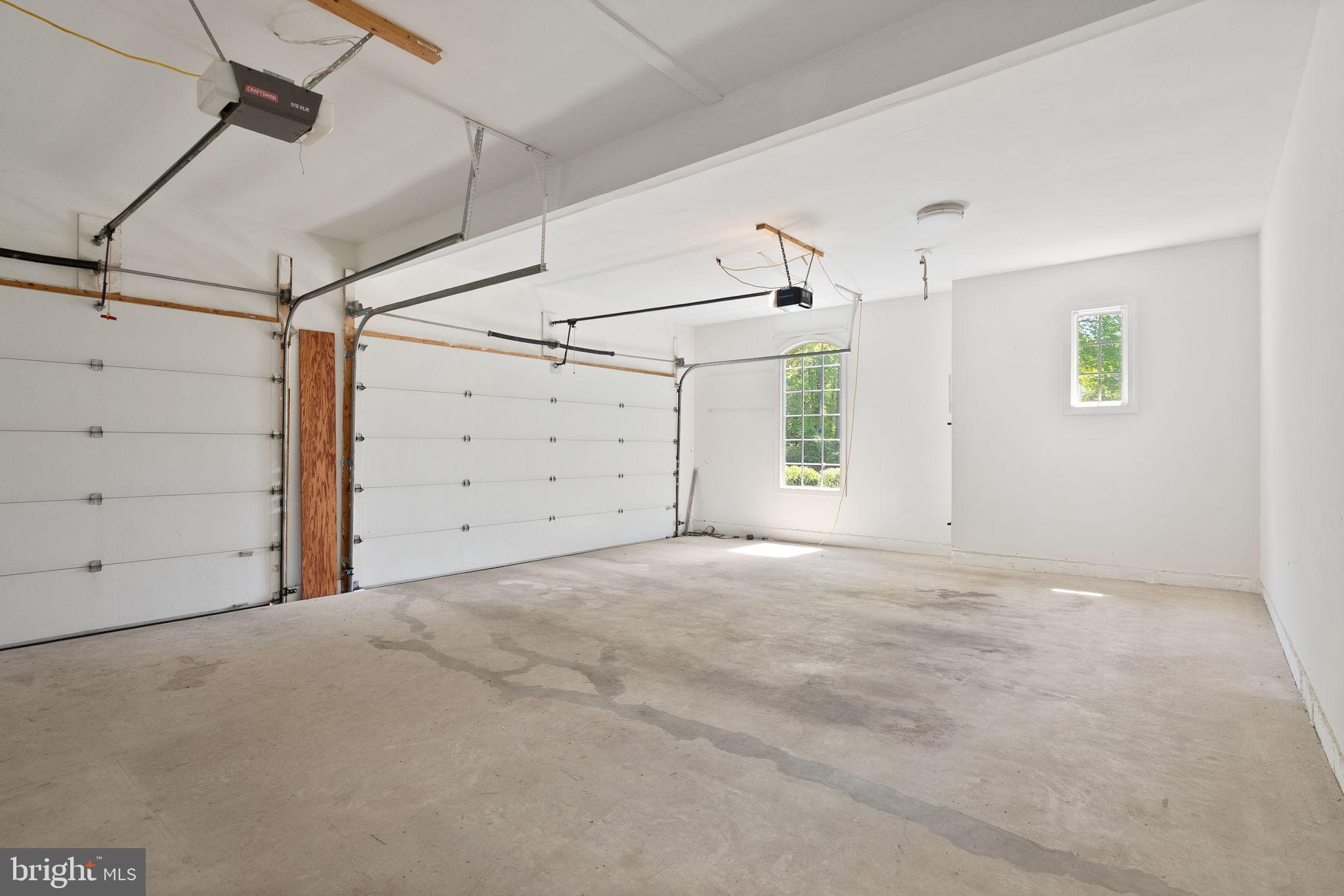 HUNTWOOD MANOR - Residential