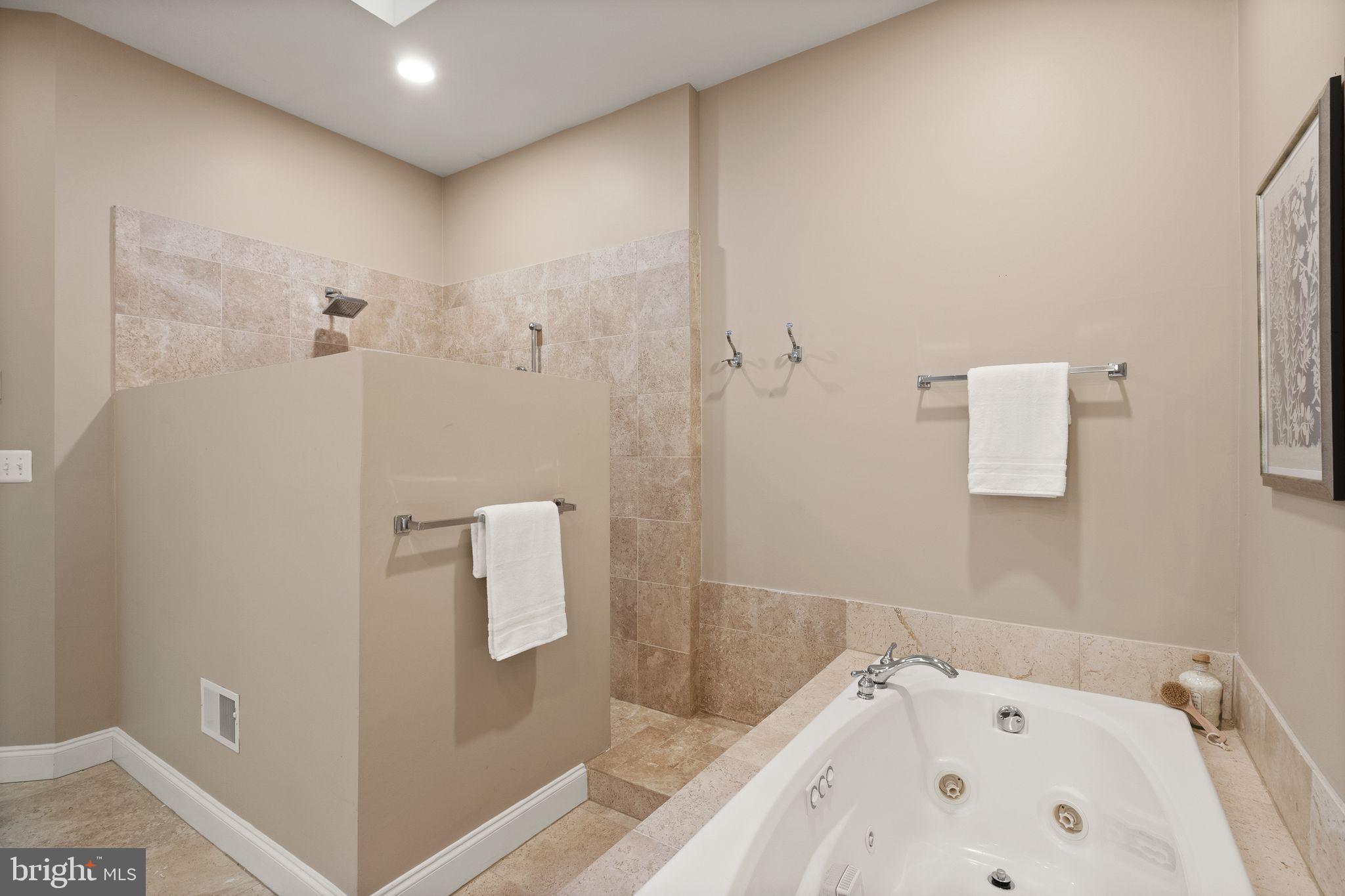 HUNTWOOD MANOR - Residential