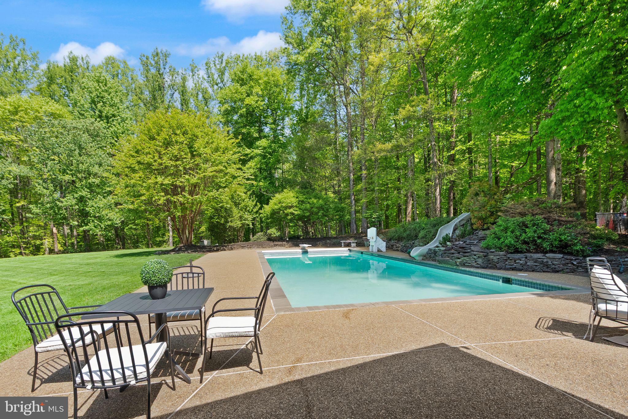 HUNTWOOD MANOR - Residential