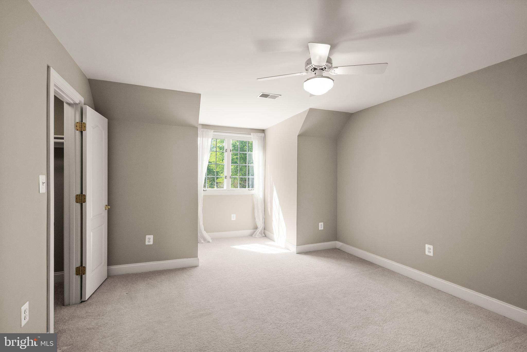 HUNTWOOD MANOR - Residential