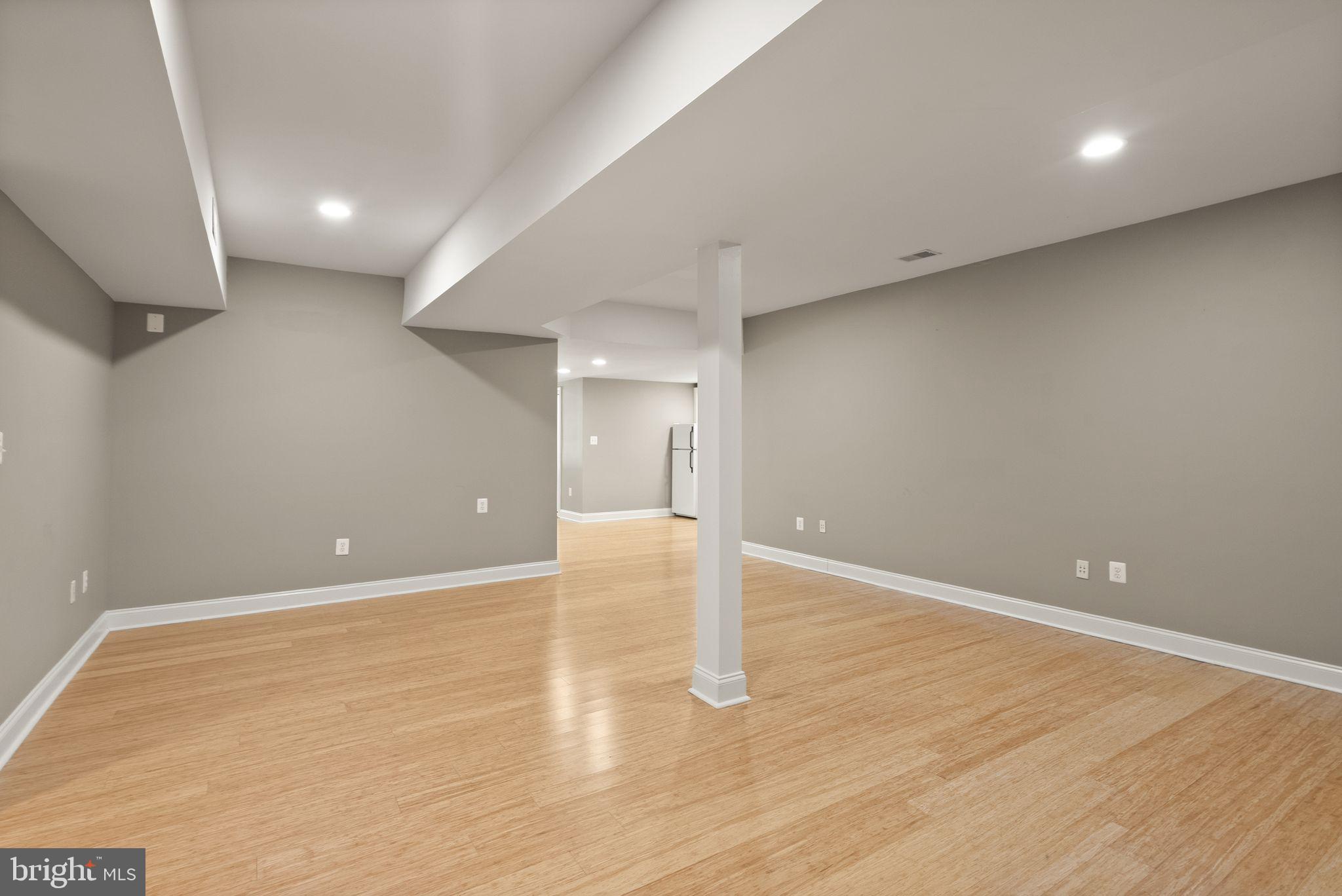 HUNTWOOD MANOR - Residential