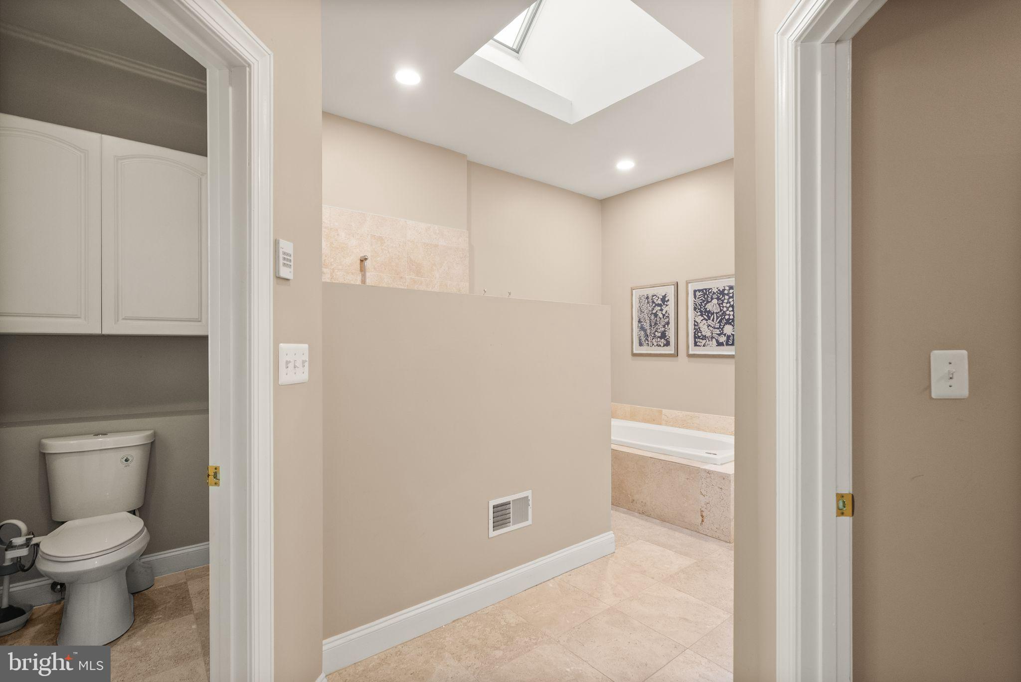 HUNTWOOD MANOR - Residential