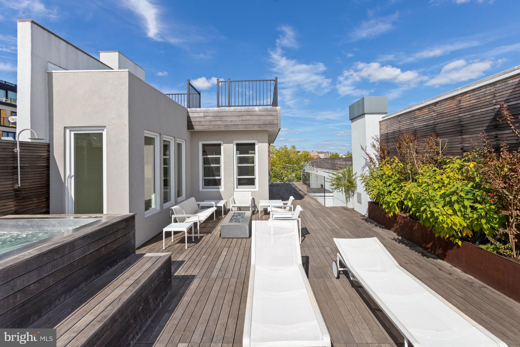 LOGAN CIRCLE - Residential