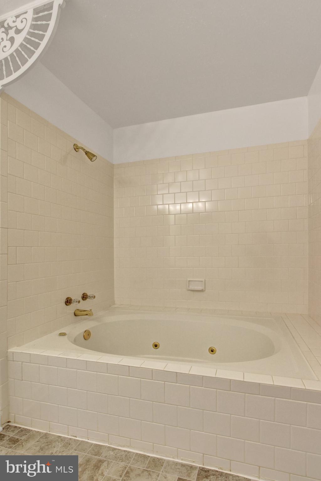 ENGLISH COUNTRY MANOR - Residential