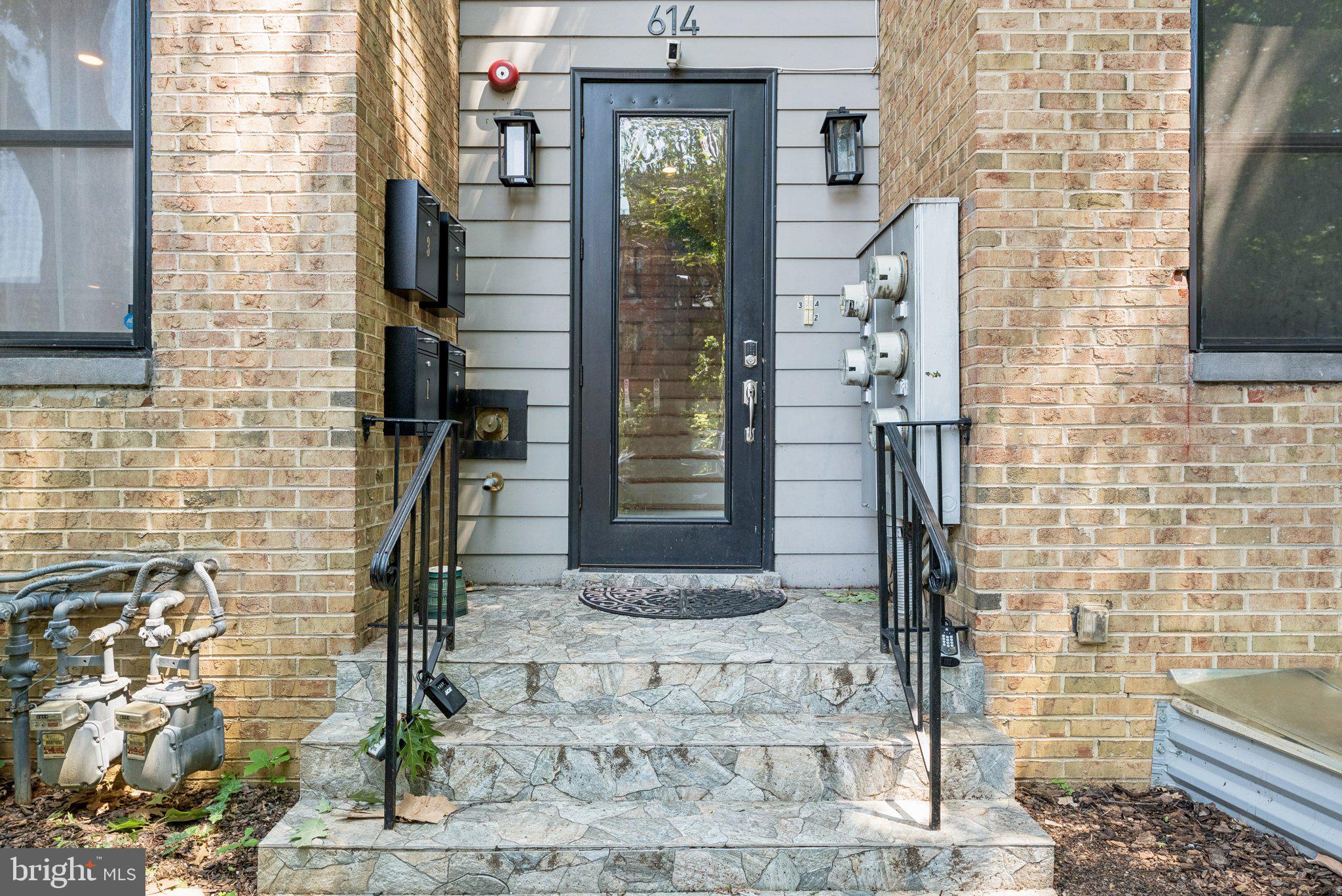 614 I STREET NE 1