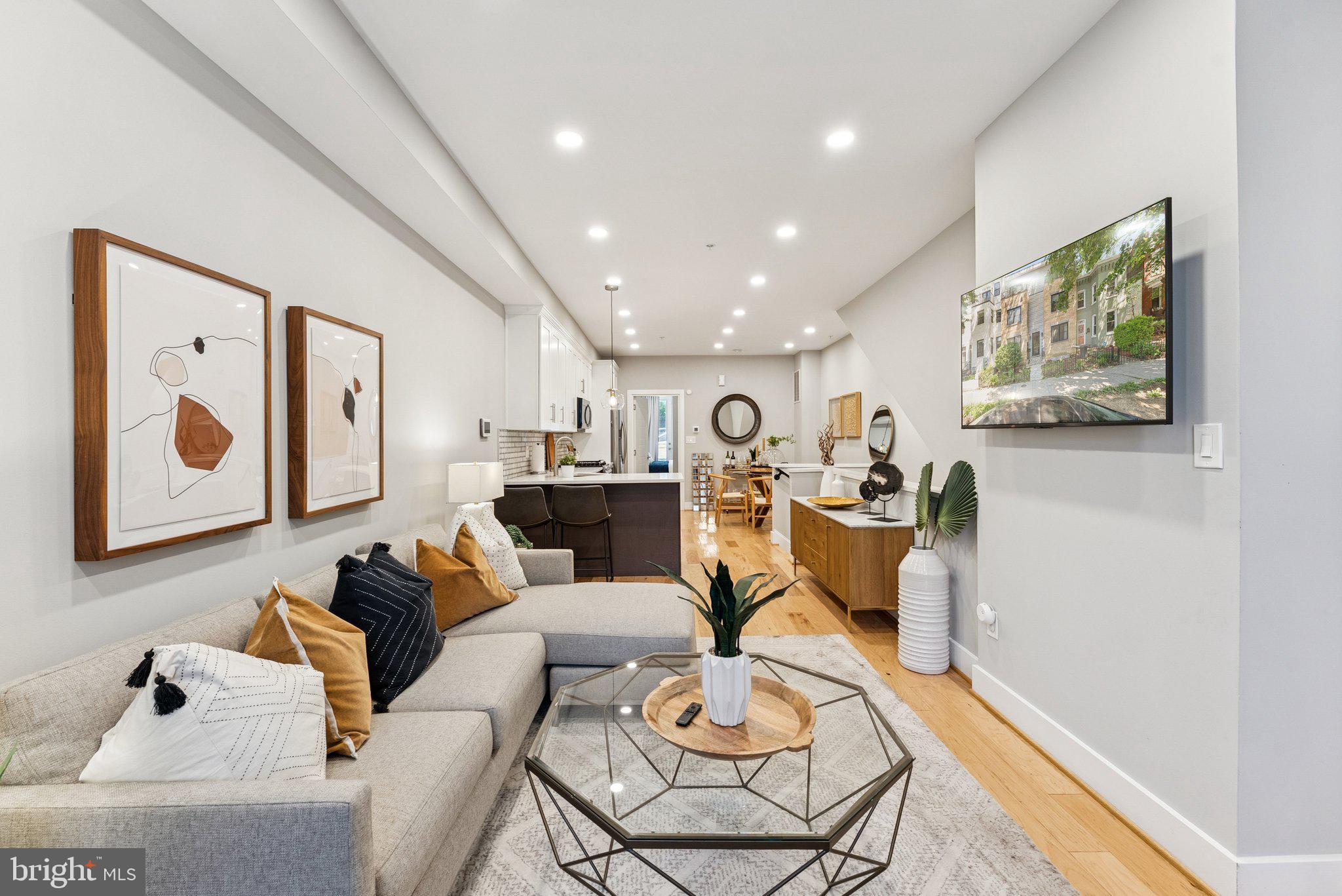 614 I STREET NE 1