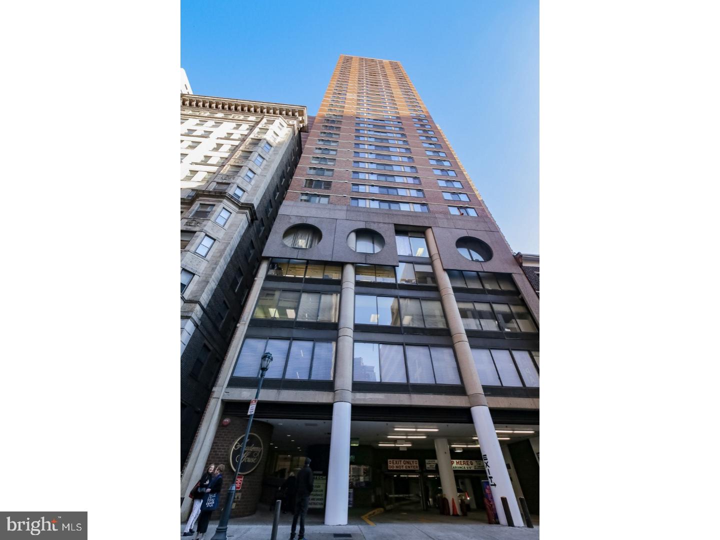AVENUE OF THE ARTS - Residential Lease