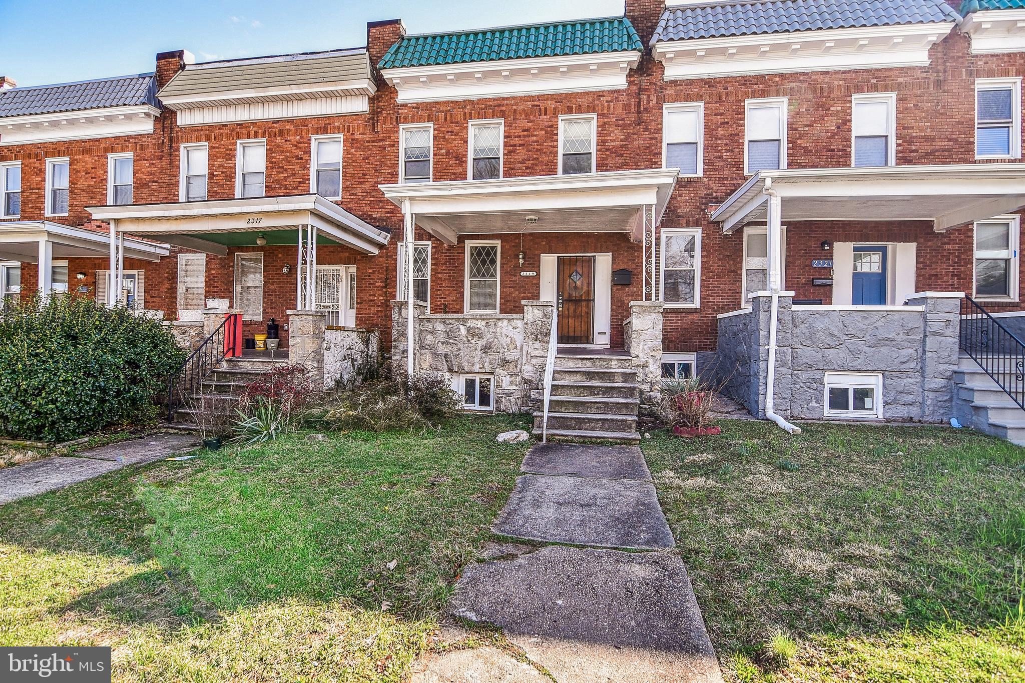 This excellent investment property is already tenant-occupied with a month-to-month lease and significant rental income. This row house boasts a five-bedroom, two-and-a-half-bathroom in the quiet neighborhood of Bridgeview-Greenlawn. The high-ceiling rowhouse offers several fans in some of the rooms. DO NOT MISS THIS GREAT OPPORTUNITY BEFORE IT'S GONE!
