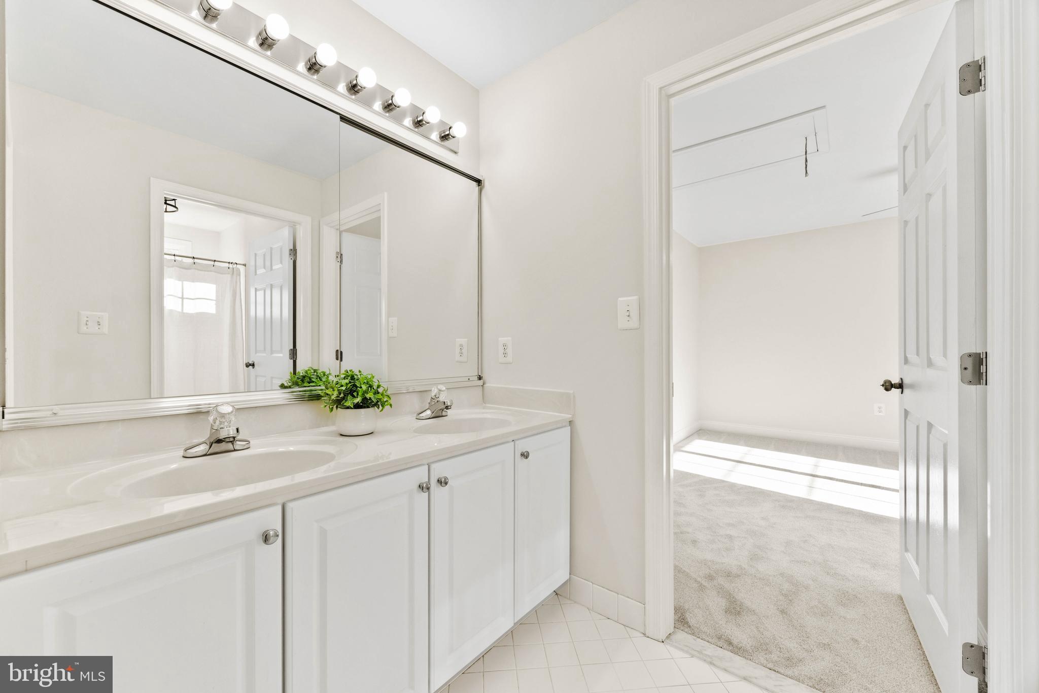 SOUTH RIVER COLONY - Residential