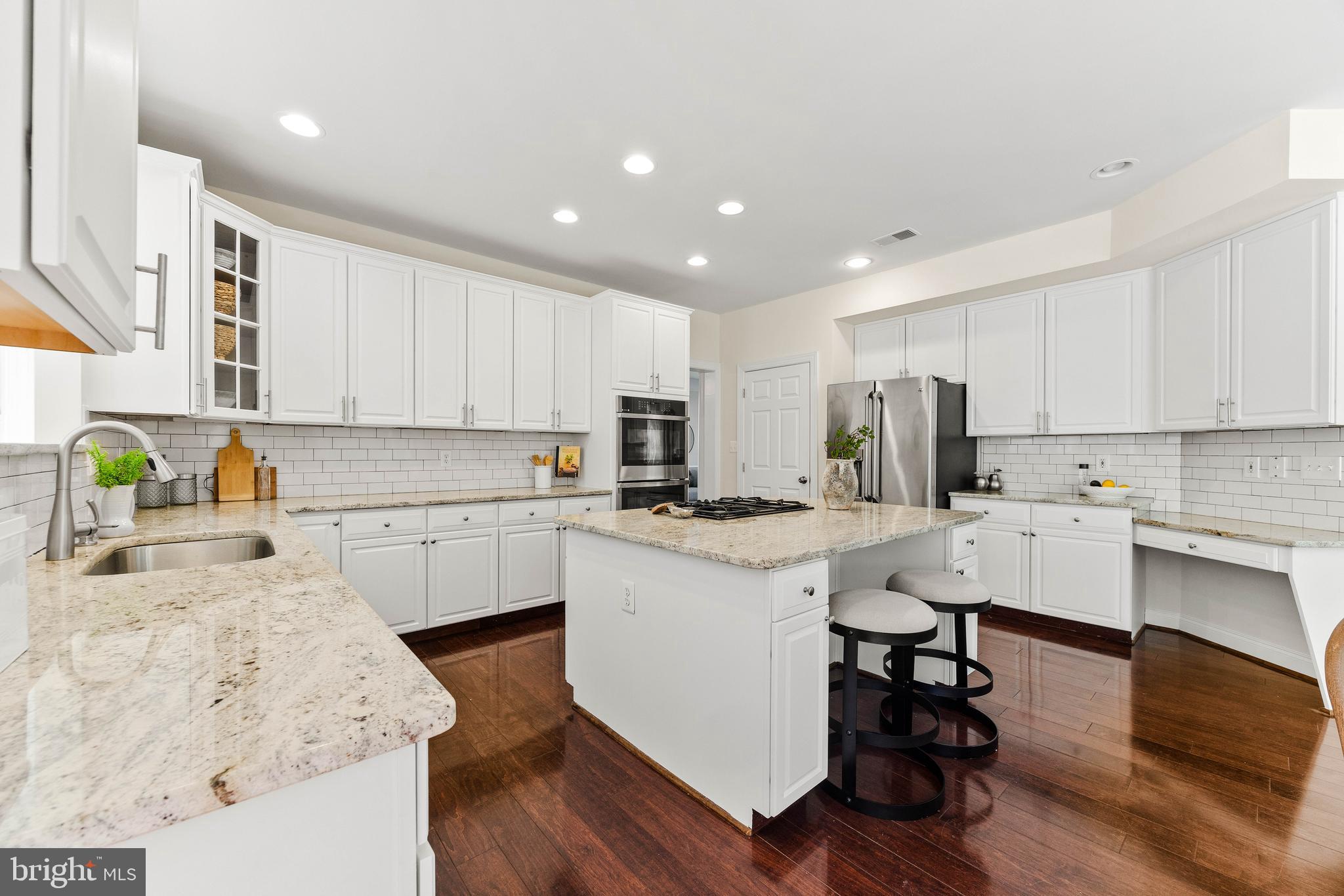 SOUTH RIVER COLONY - Residential