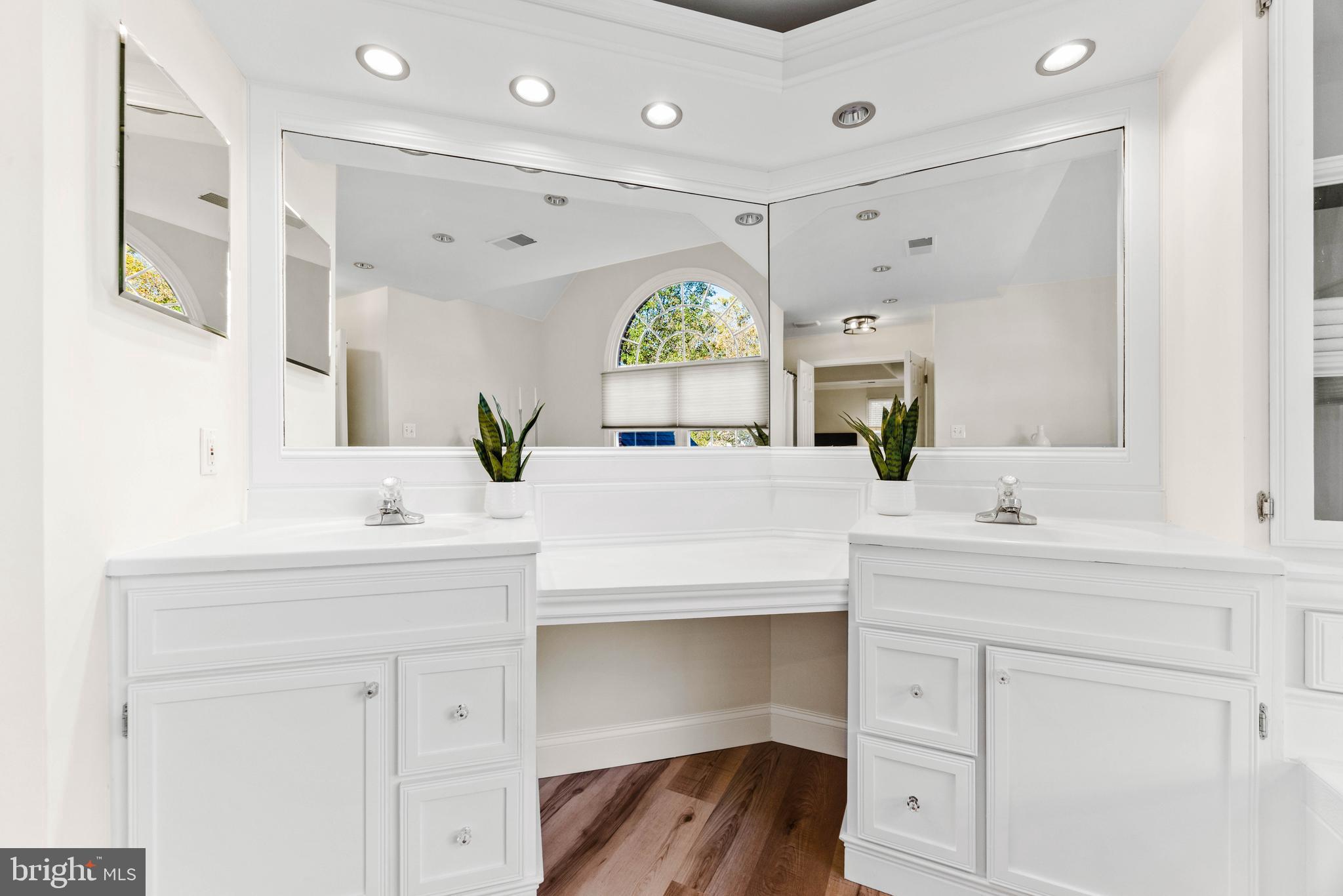 SOUTH RIVER COLONY - Residential