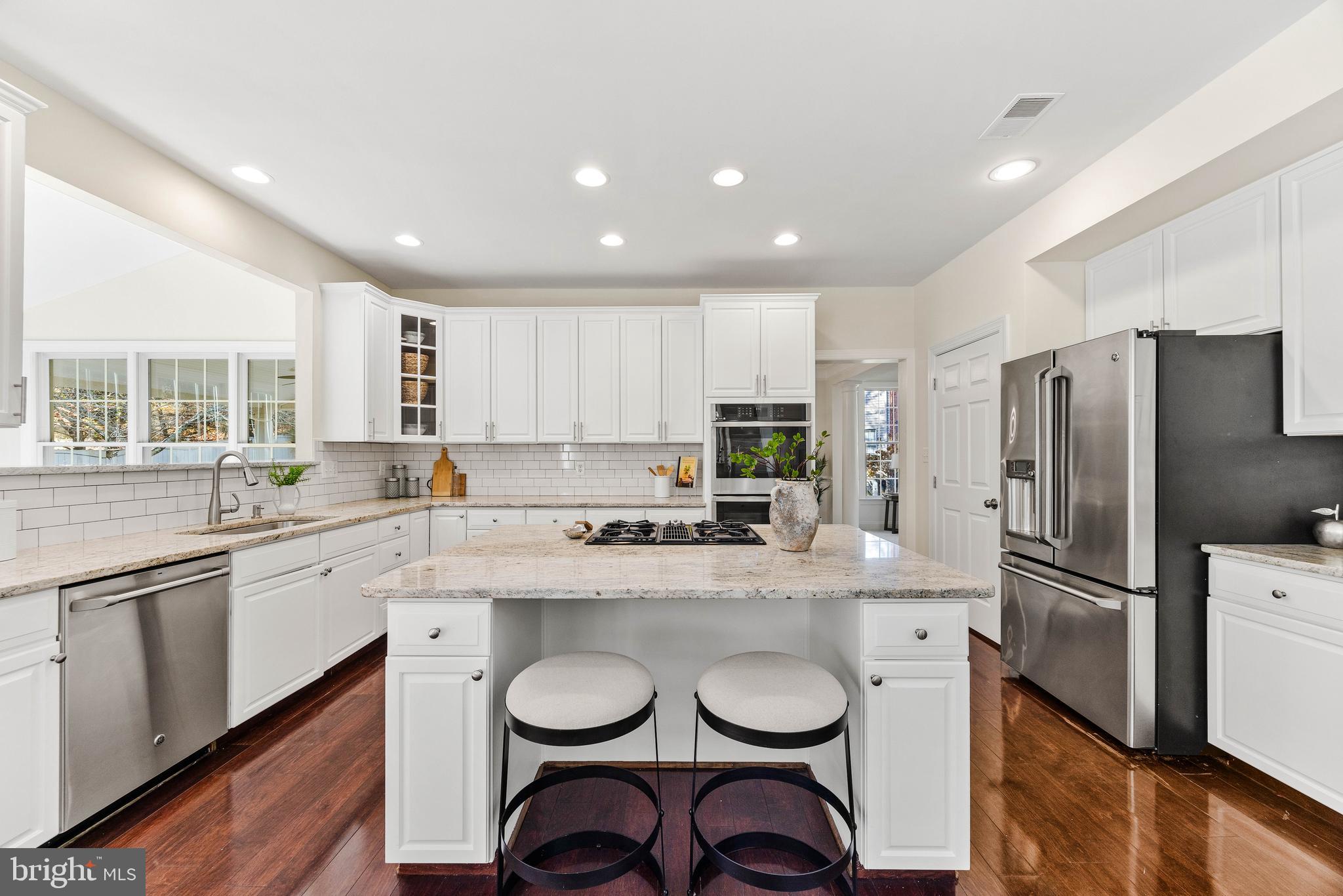 SOUTH RIVER COLONY - Residential