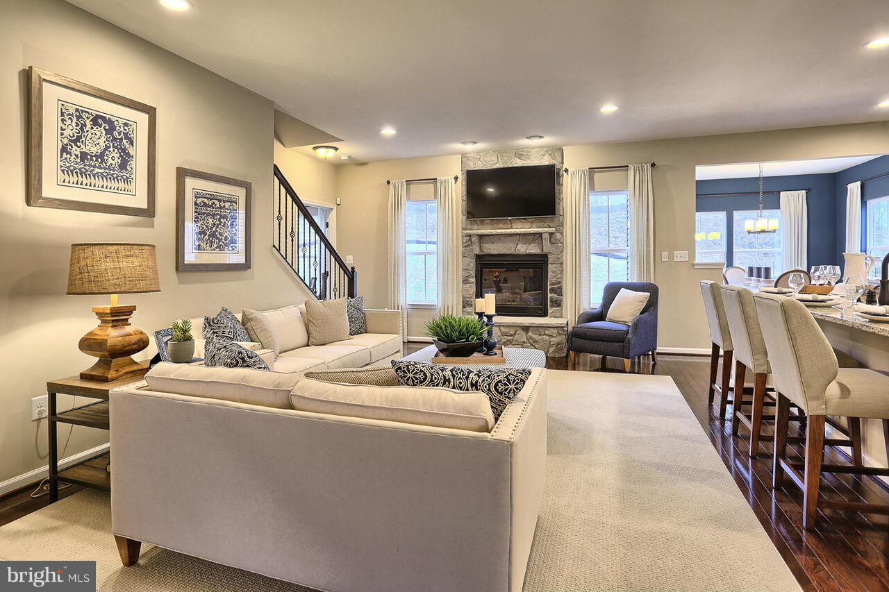 CREEKSIDE VILLAGE - Residential