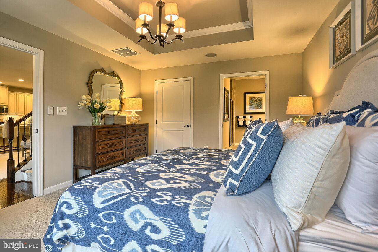 CREEKSIDE VILLAGE - Residential