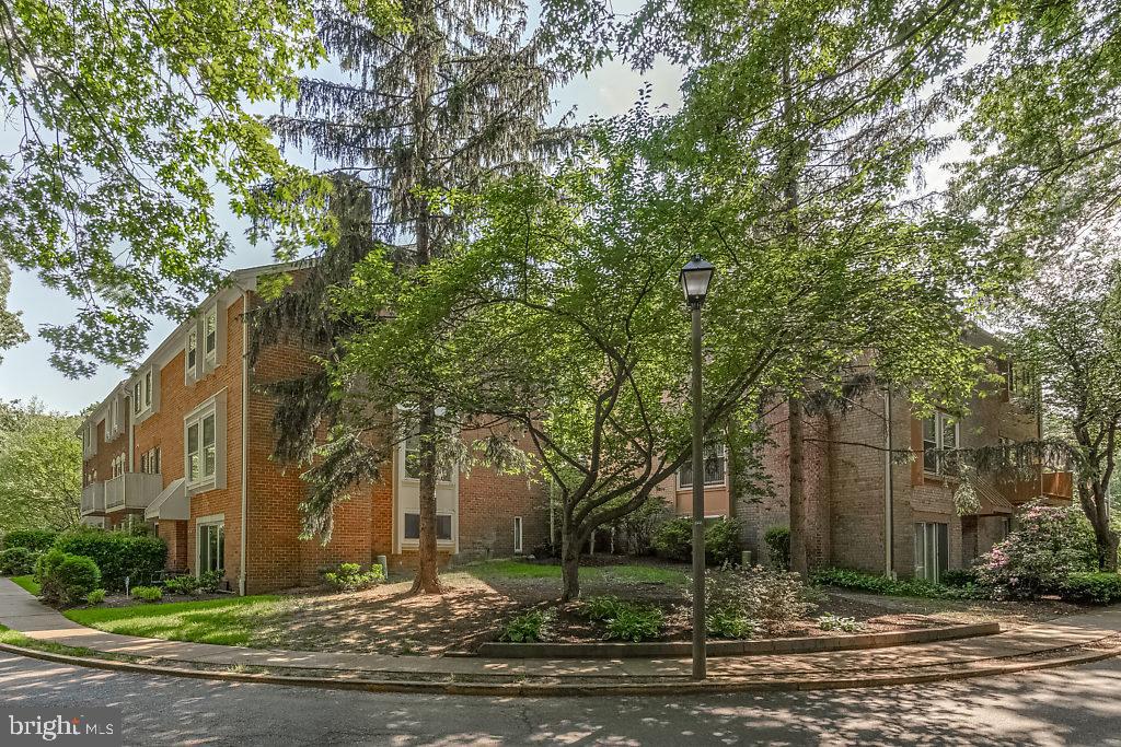 FAIRFAX PLAZA TOWNHOUSES - Residential Lease