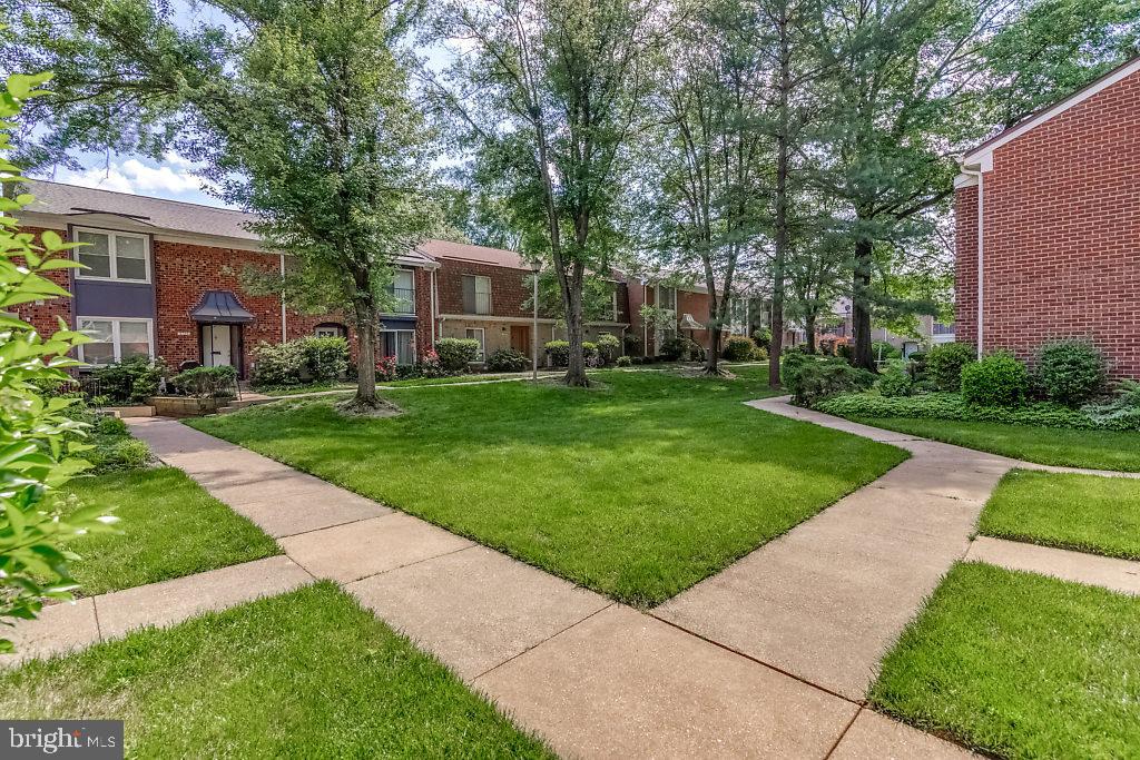 FAIRFAX PLAZA TOWNHOUSES - Residential Lease