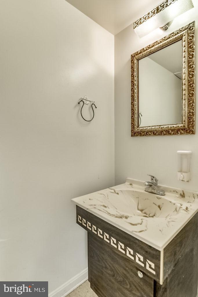 FAIRFAX PLAZA TOWNHOUSES - Residential Lease