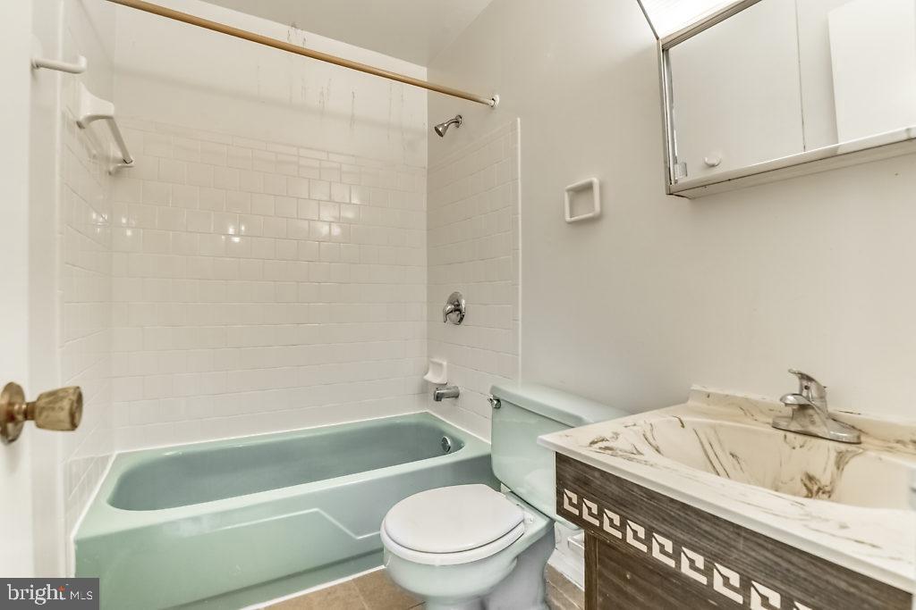 FAIRFAX PLAZA TOWNHOUSES - Residential Lease