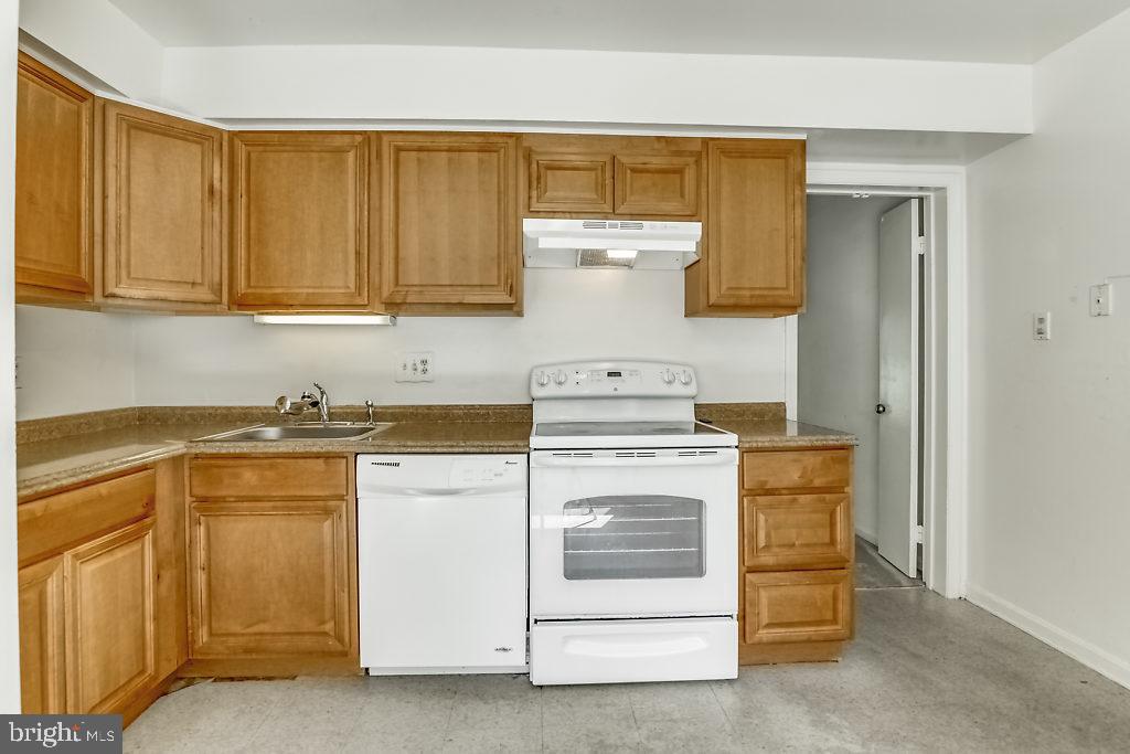 FAIRFAX PLAZA TOWNHOUSES - Residential Lease