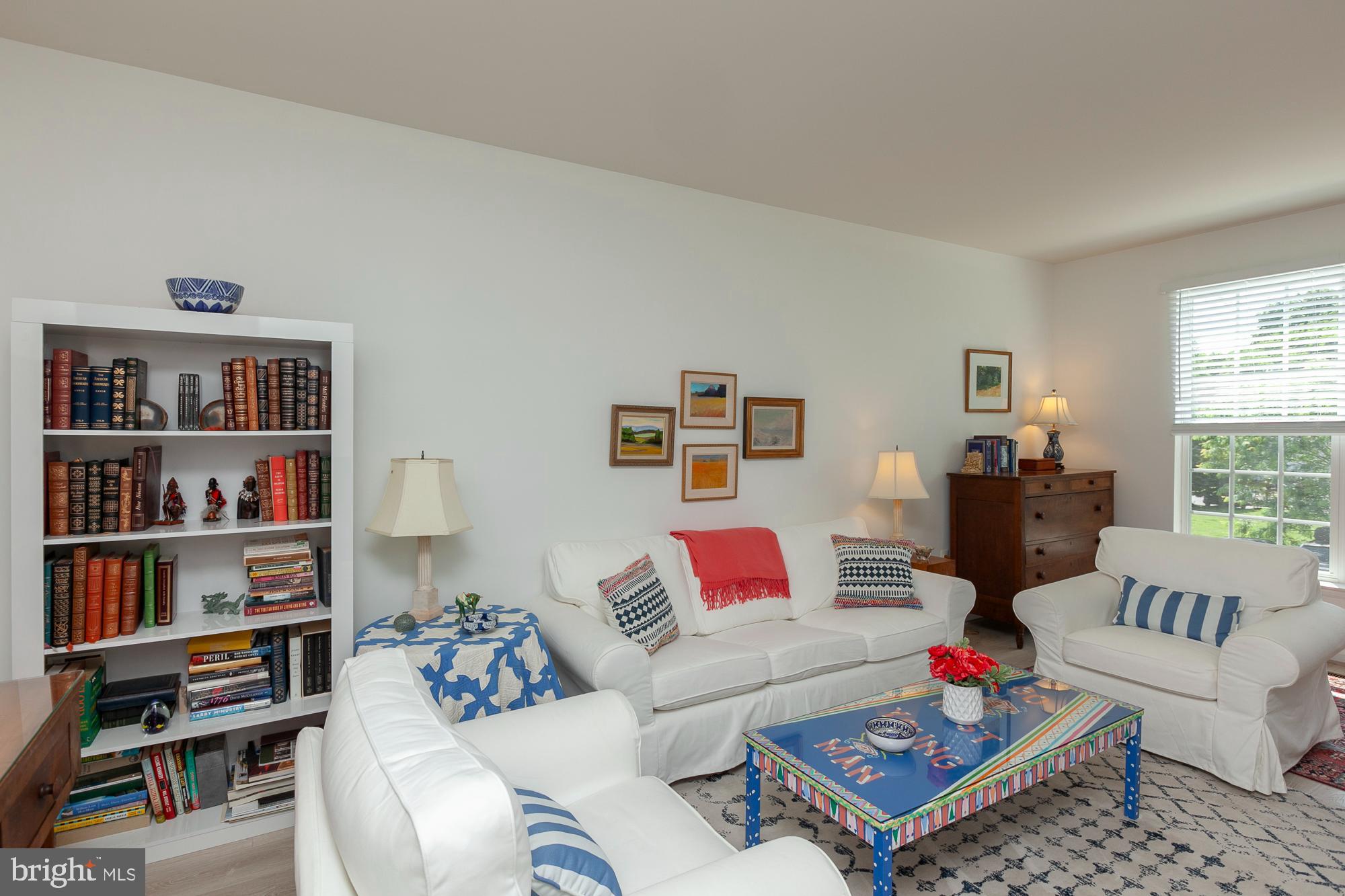 COLONIAL HILLS - Residential