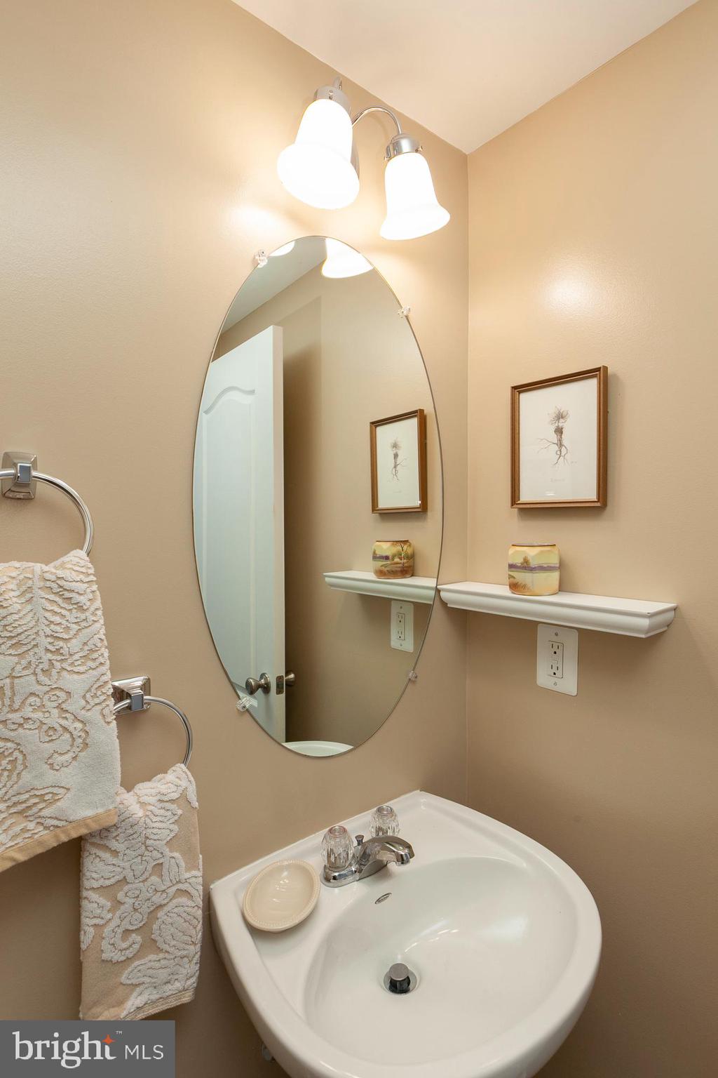 COLONIAL HILLS - Residential